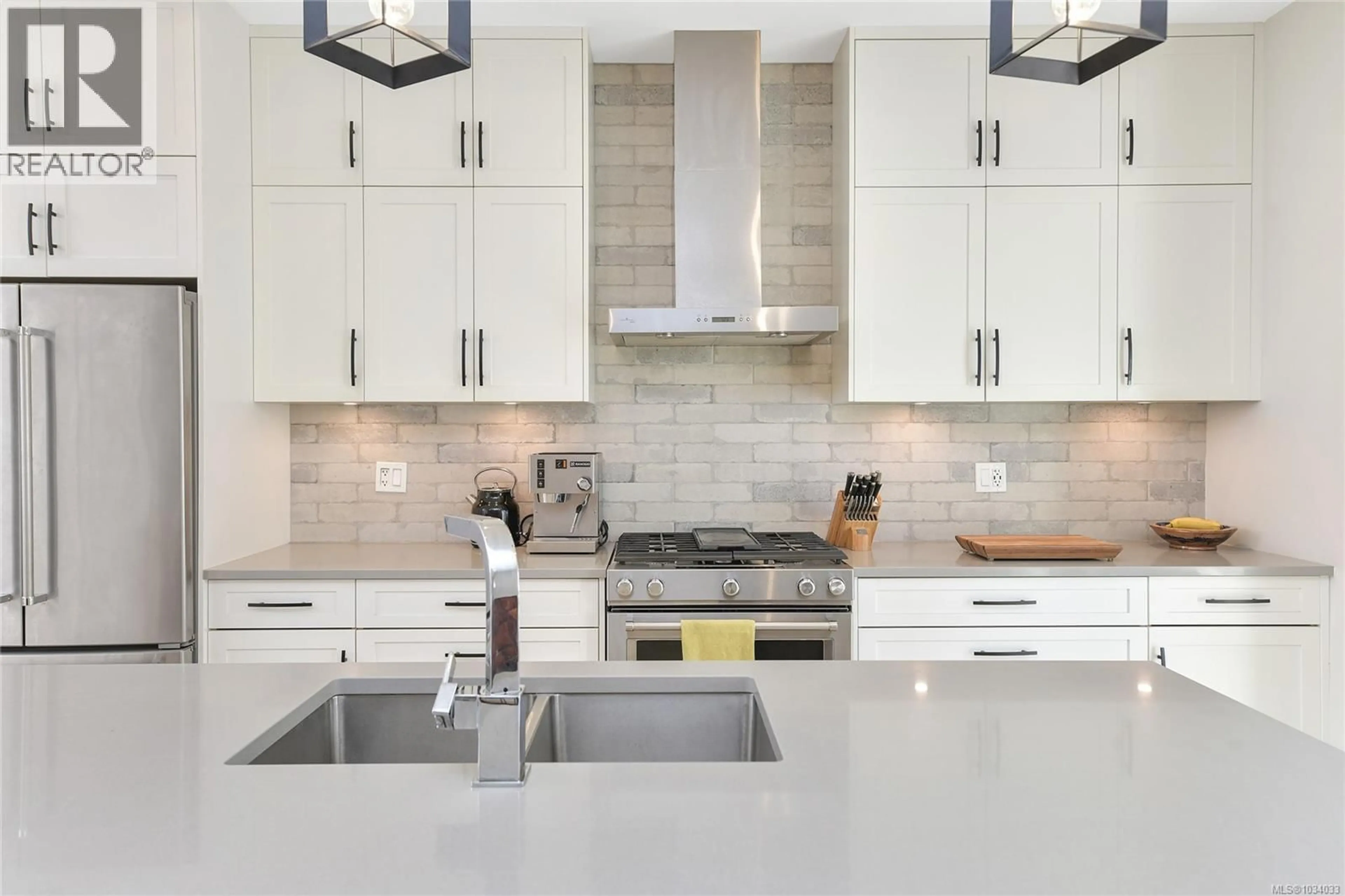 Contemporary kitchen, ceramic/tile floor for 103 - 3284 KETTLE CREEK CRESCENT, Langford British Columbia V9B0Y4