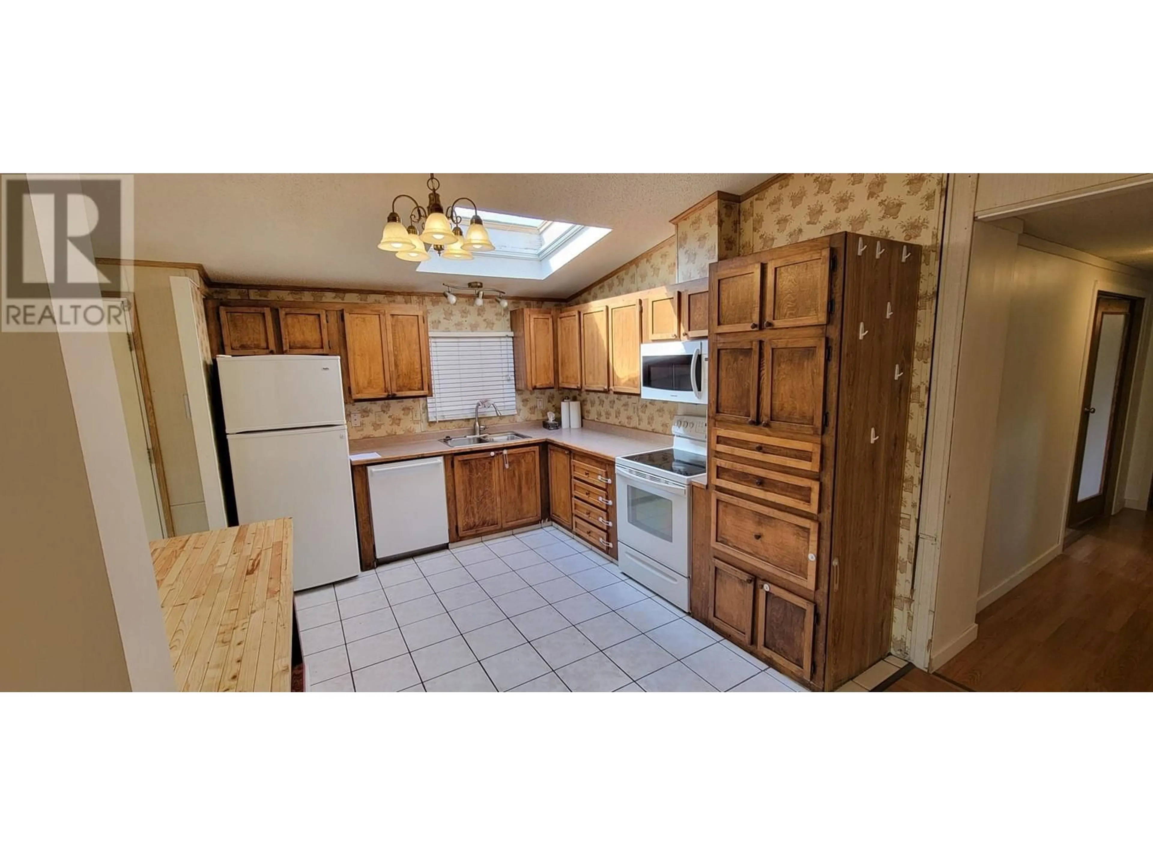 Standard kitchen, ceramic/tile floor for 71 - 2776 CLAPPERTON AVENUE, Merritt British Columbia V1K1B8
