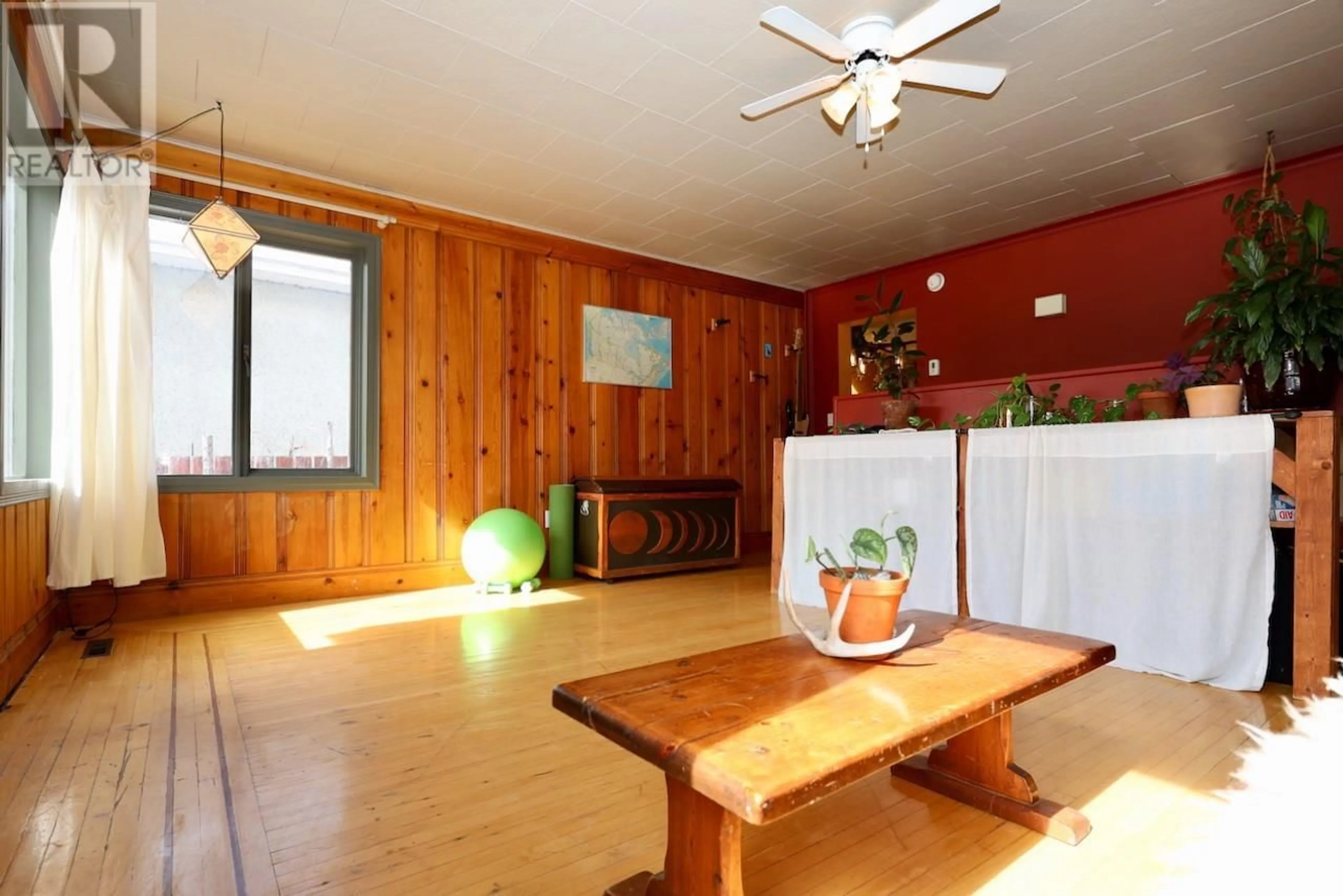 A pic of a room for 919 10TH STREET, Golden British Columbia V0A1H0