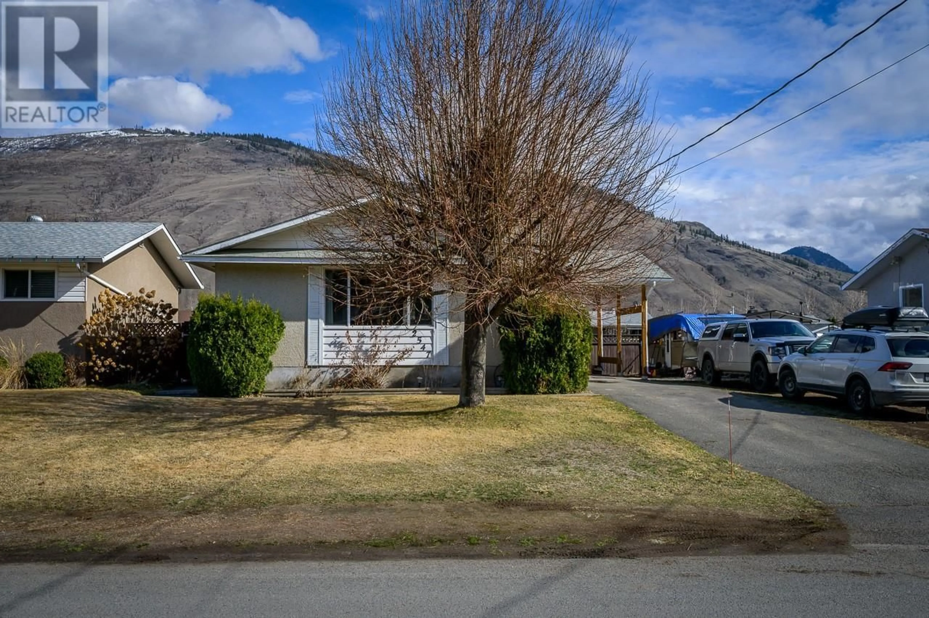 A pic from outside/outdoor area/front of a property/back of a property/a pic from drone, street for 2547 TUPELA DRIVE, Kamloops British Columbia V2B6V8