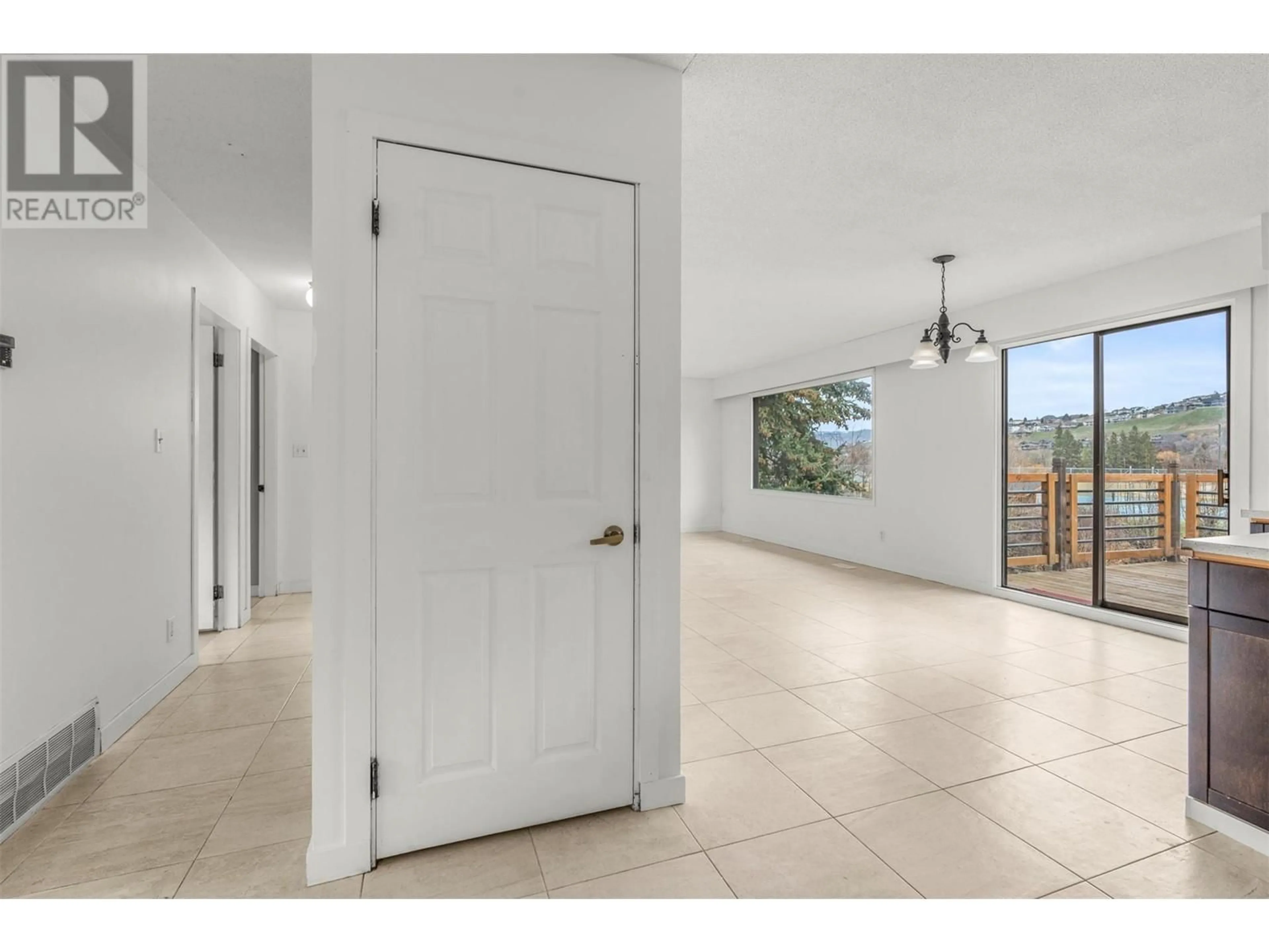 Indoor entryway for 11309 TASSIE DRIVE, Coldstream British Columbia V1B1H3