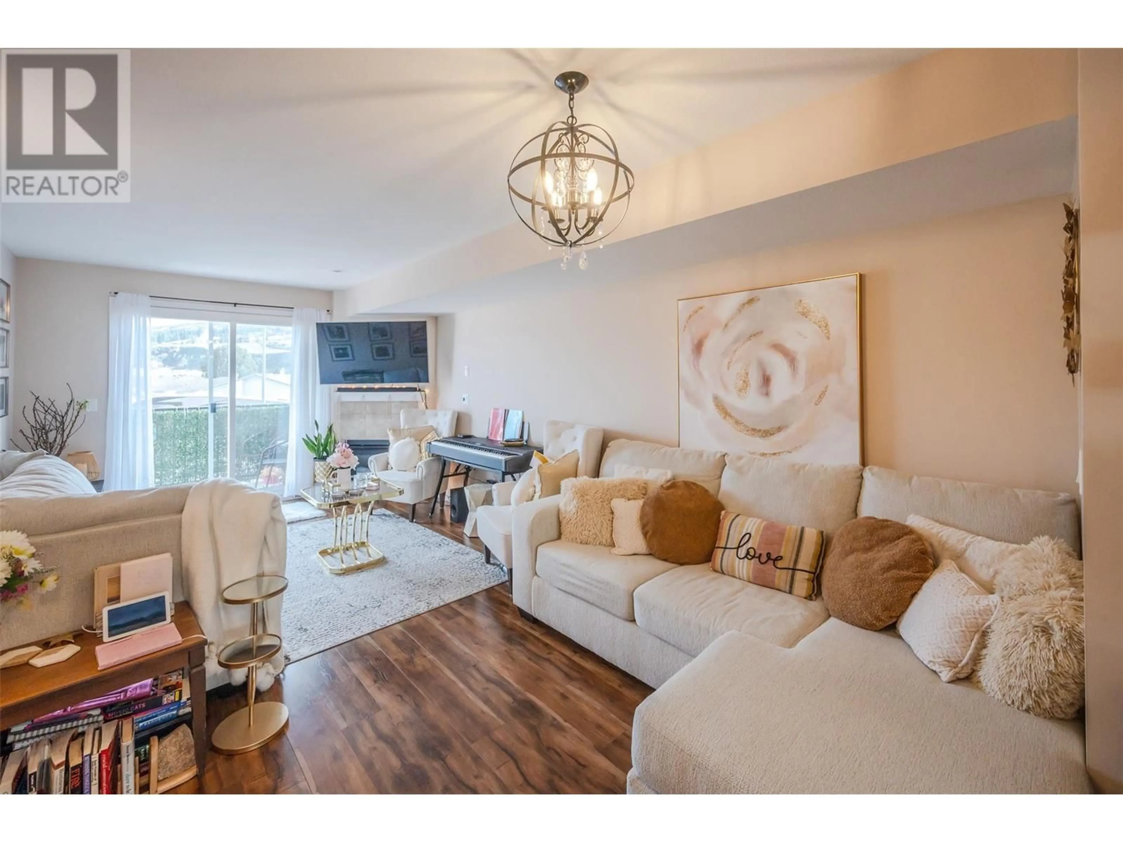 Living room with furniture, wood/laminate floor for 143 - 3363 WILSON STREET, Penticton British Columbia V2A8E3