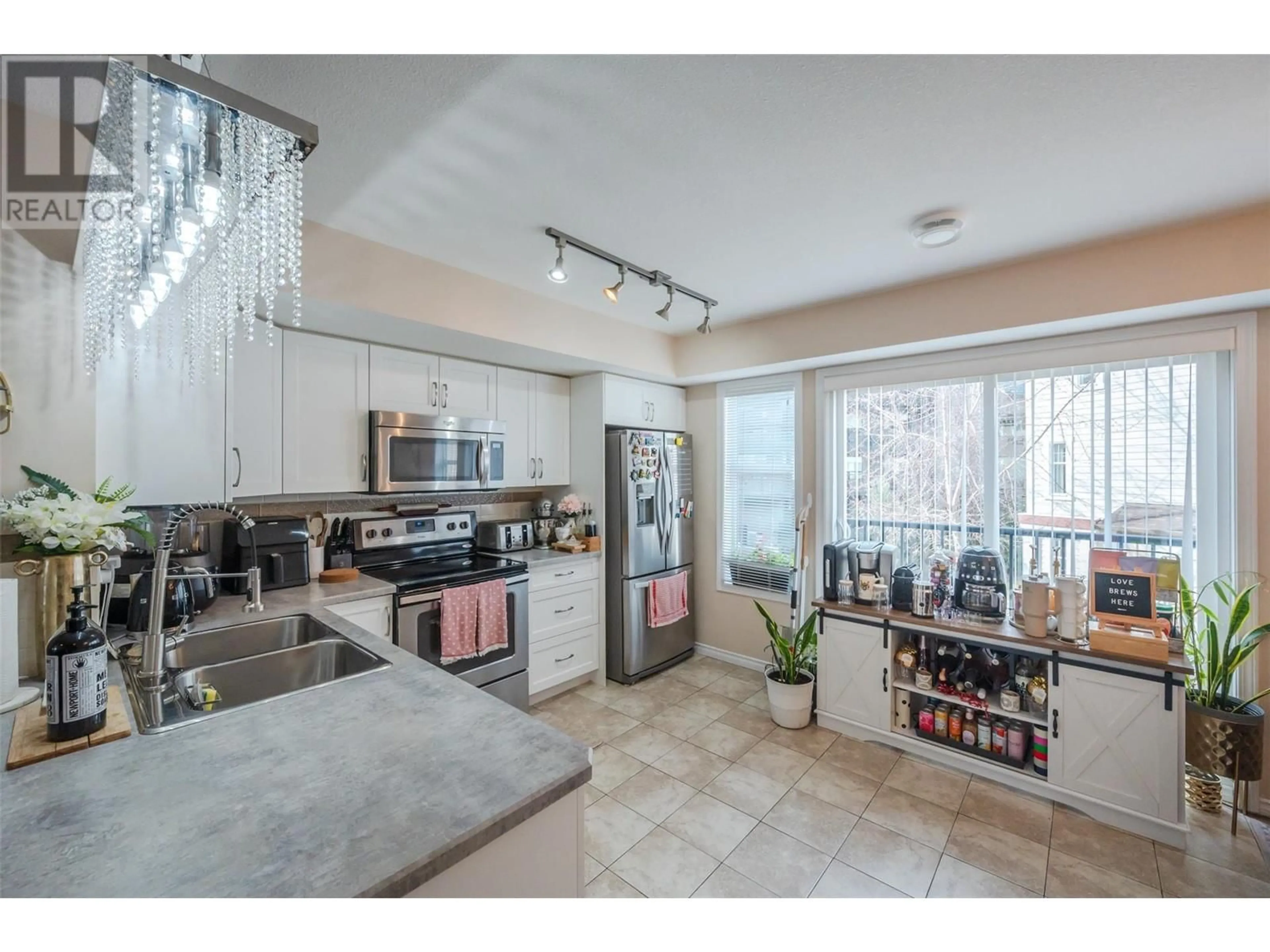 Open concept kitchen, ceramic/tile floor for 143 - 3363 WILSON STREET, Penticton British Columbia V2A8E3