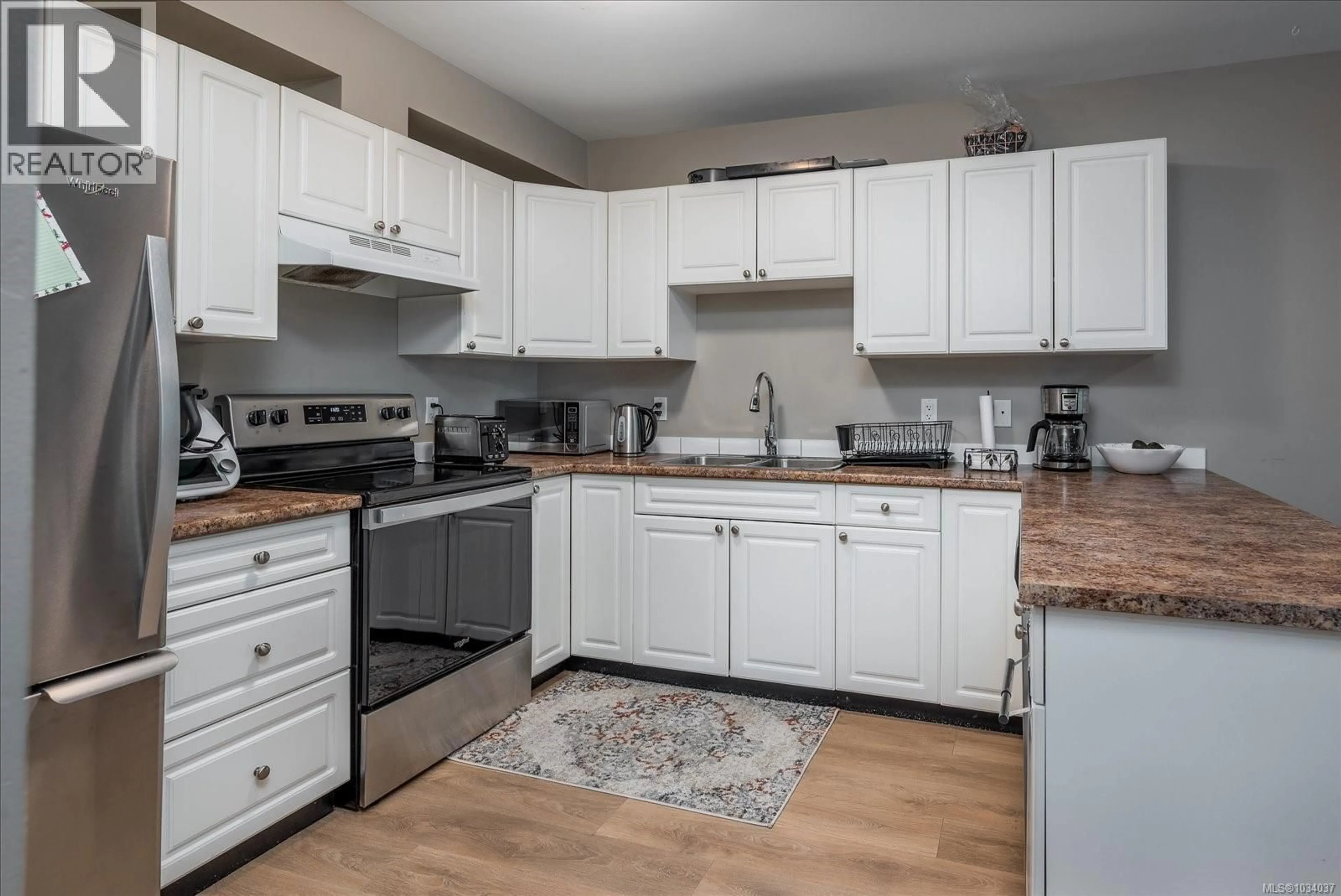 Standard kitchen, unknown for I - 9 WHITE STREET, Ladysmith British Columbia V9G1A2
