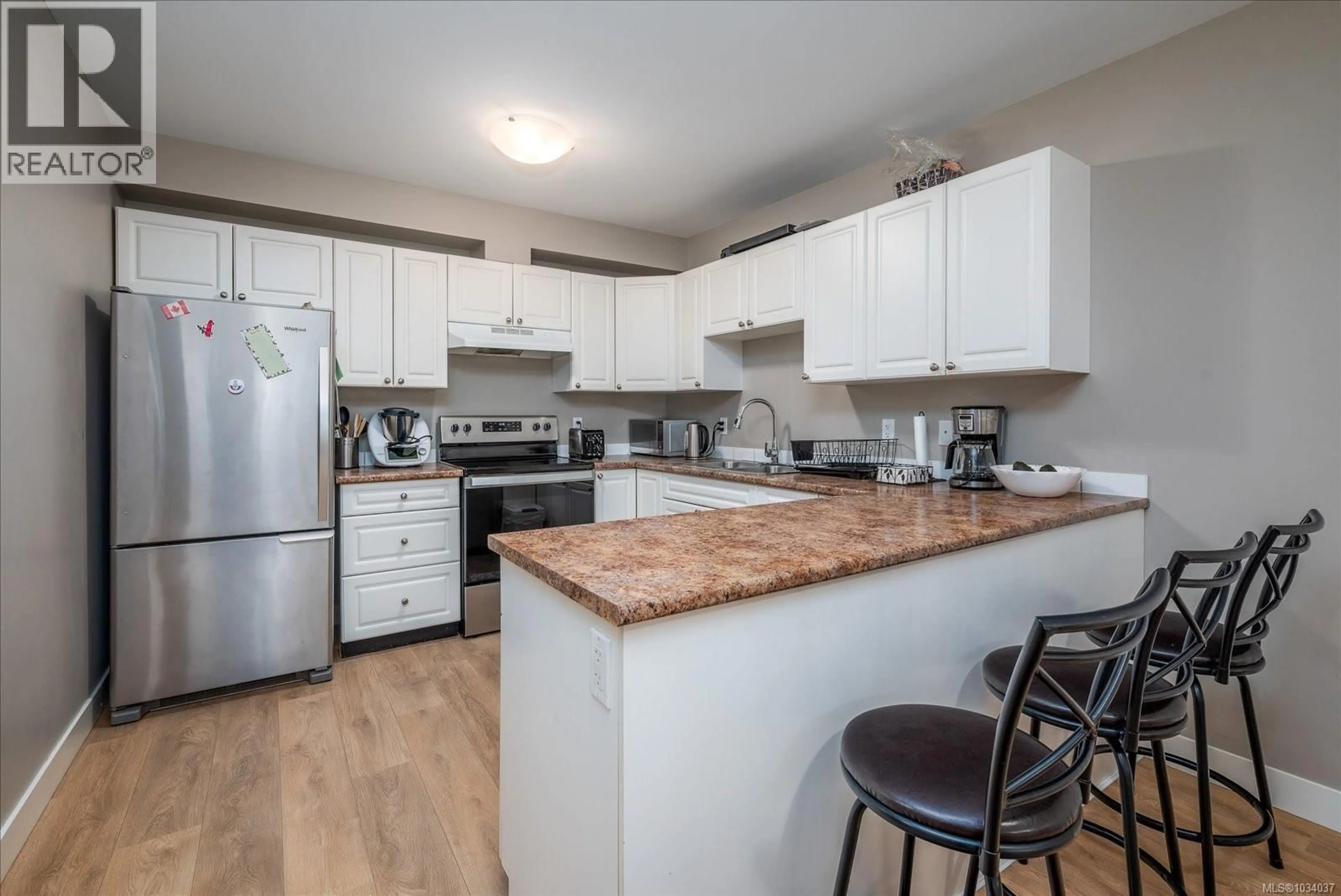 Standard kitchen, unknown for I - 9 WHITE STREET, Ladysmith British Columbia V9G1A2