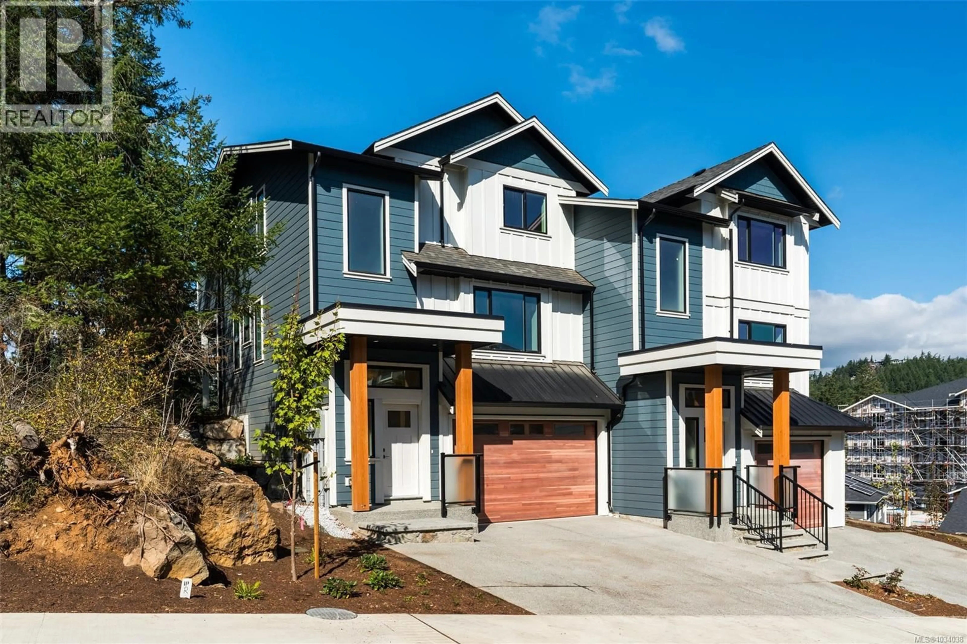 Home with vinyl exterior material, street for 2 - 571 BEZANTON WAY, Colwood British Columbia V9C0H2