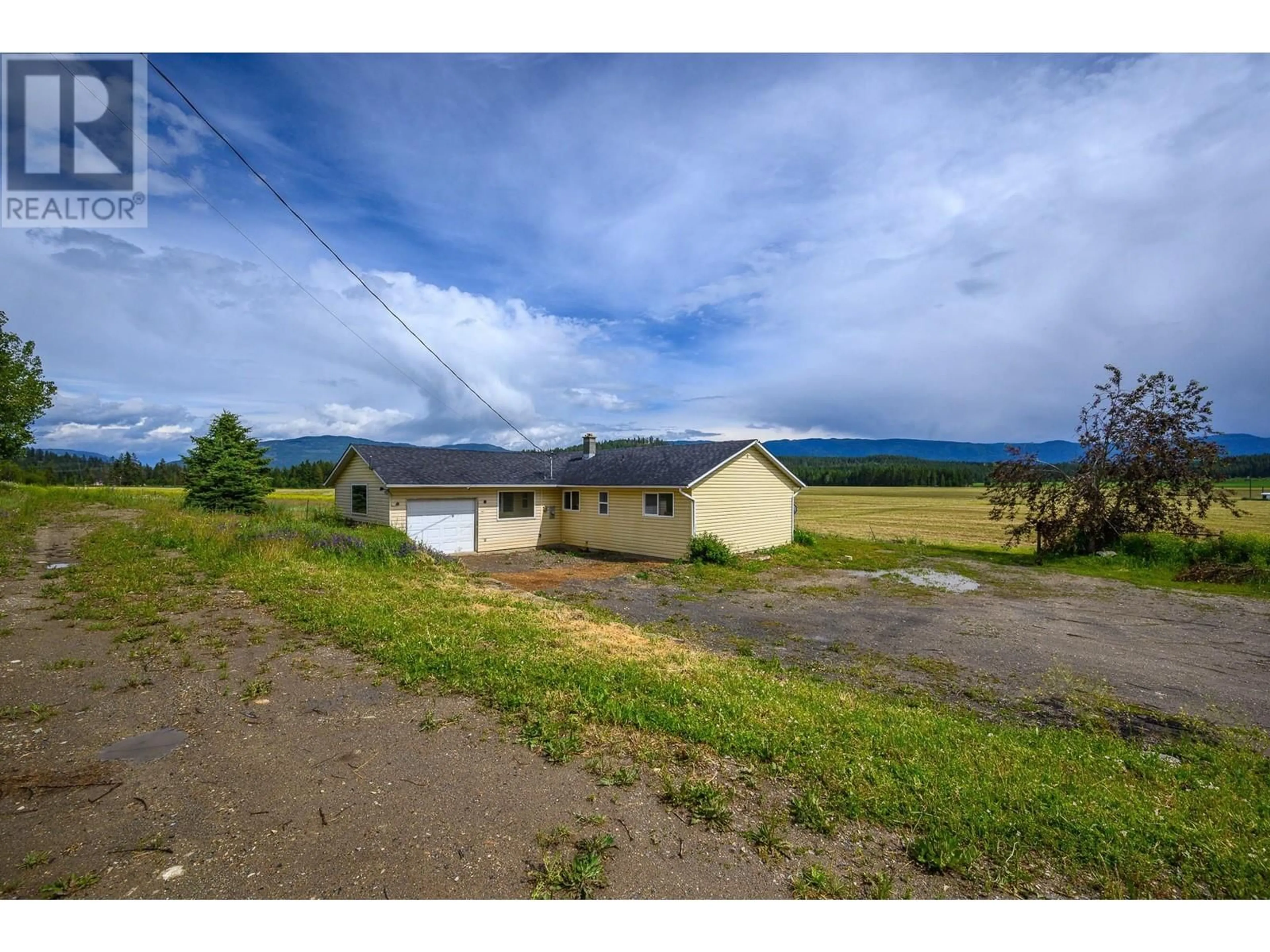 A pic from outside/outdoor area/front of a property/back of a property/a pic from drone, mountain view for 3575 CANYON ROAD, Spallumcheen British Columbia V0E1B4