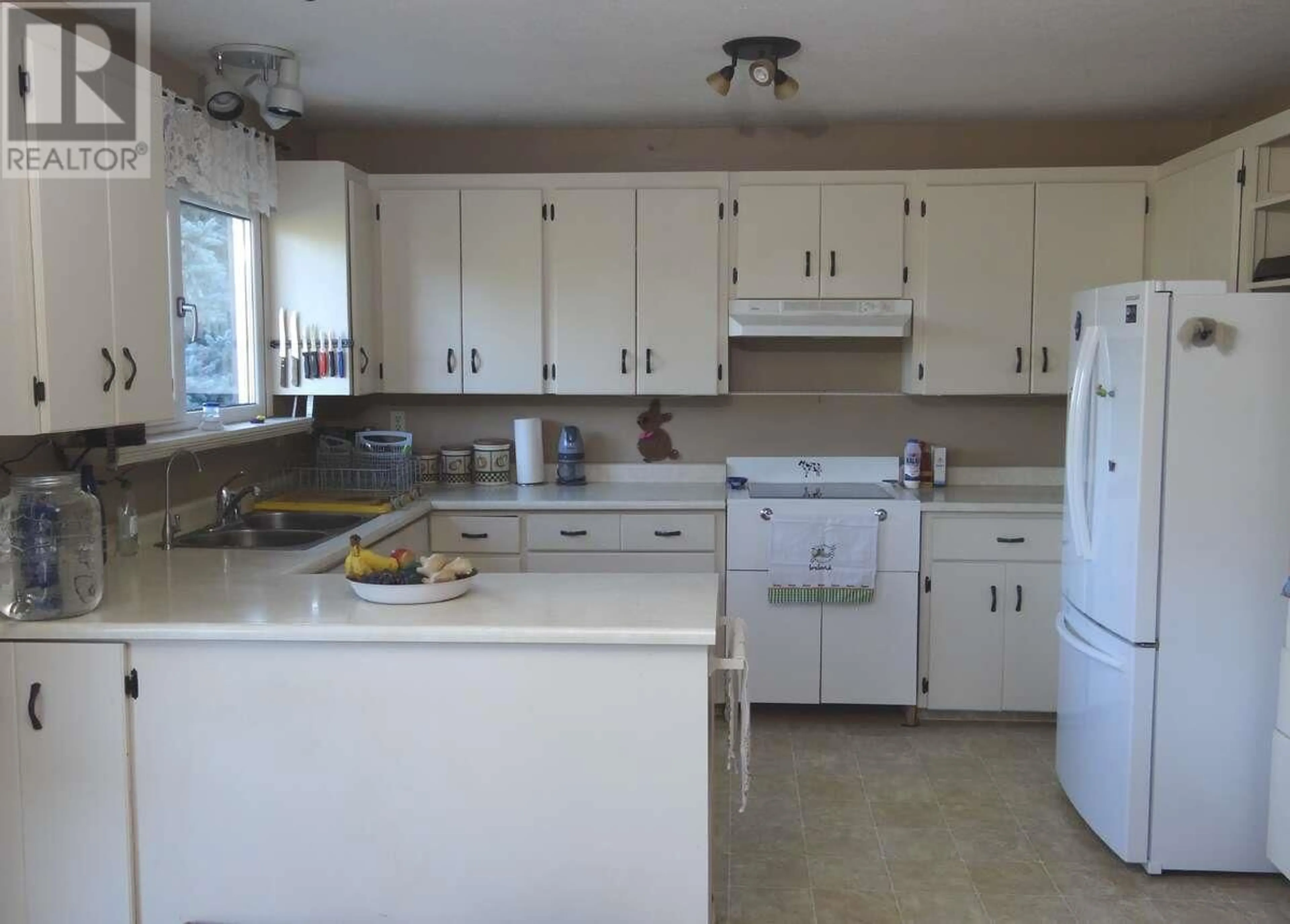 Standard kitchen, unknown for 1973 CORN CREEK ROAD, Creston British Columbia V0B1G7
