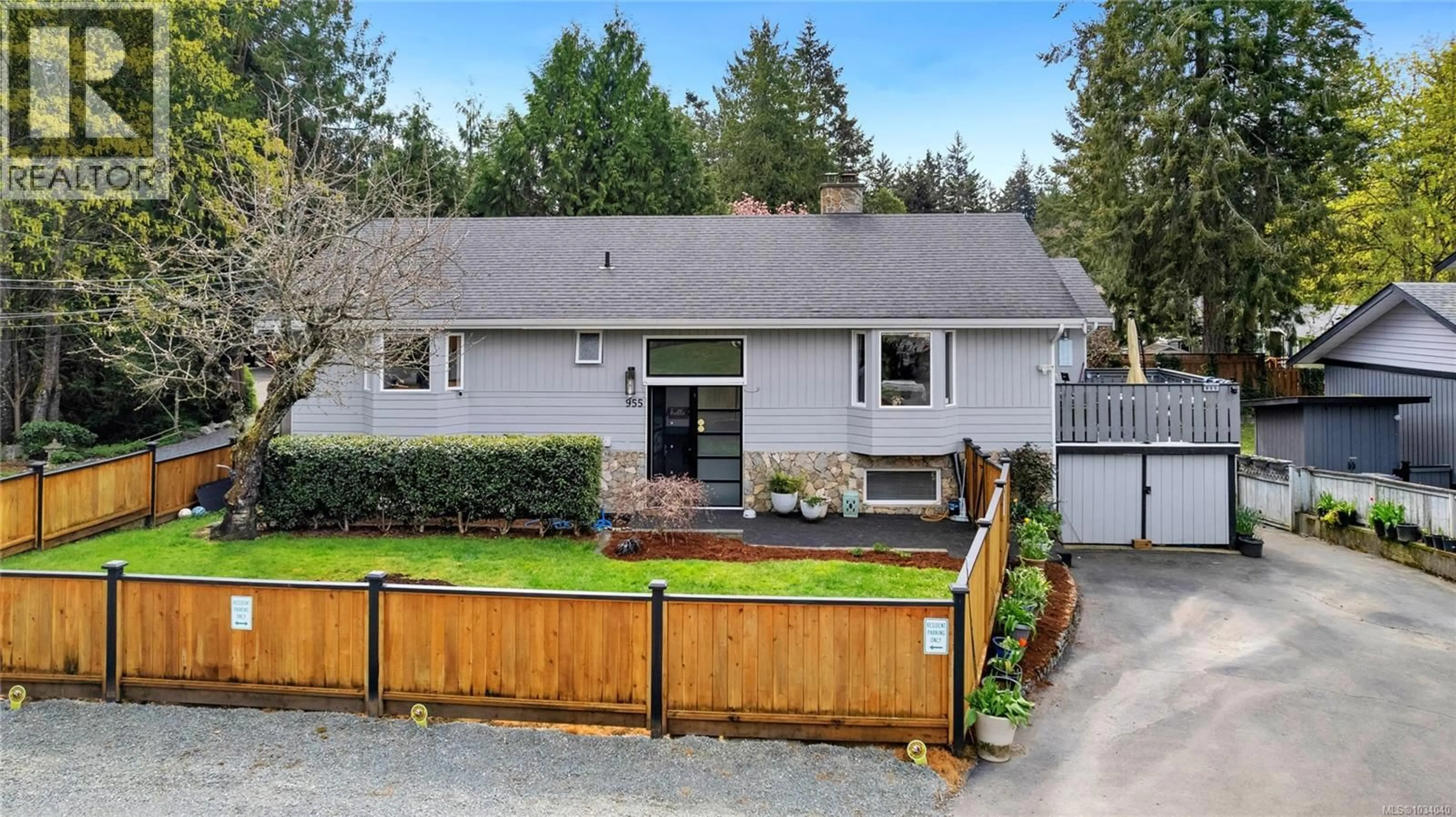 Home with vinyl exterior material, street for 955 SLUGGETT ROAD, Central Saanich British Columbia V8M1E4