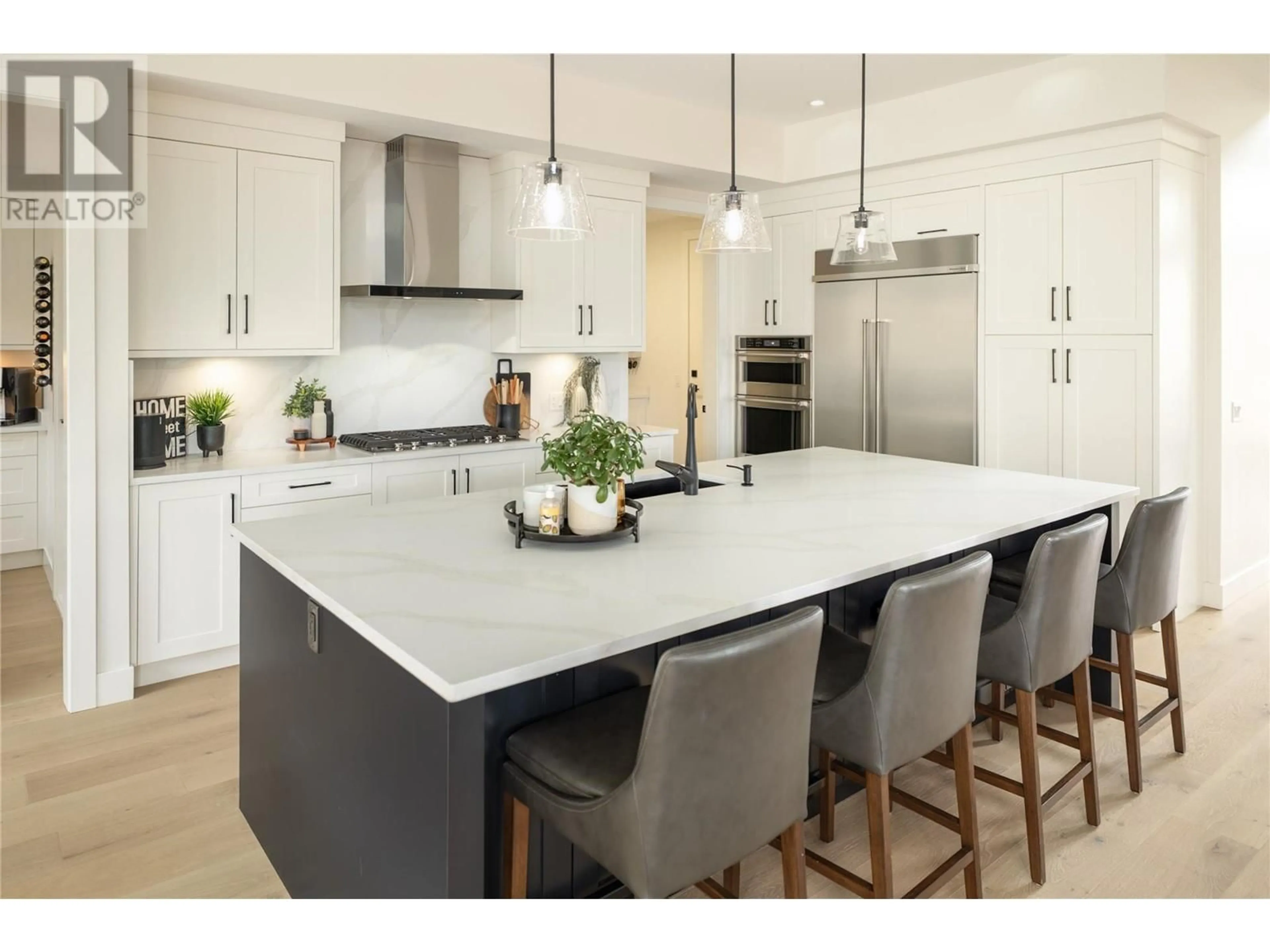 Contemporary kitchen, unknown for 463 VISION COURT, Kelowna British Columbia V1W0C4