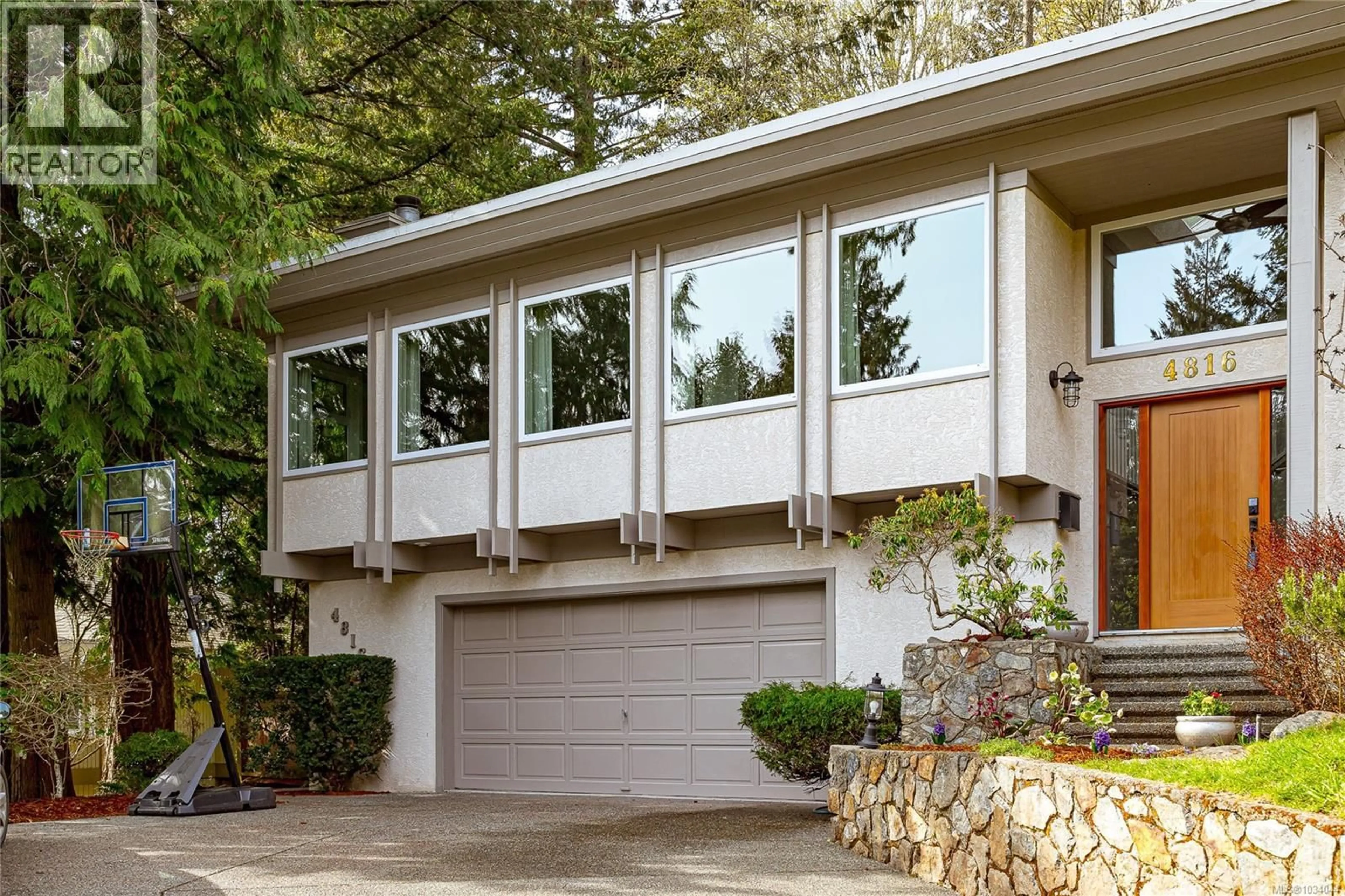Home with vinyl exterior material, street for 4816 SEA RIDGE DRIVE, Saanich British Columbia V8Y3B6