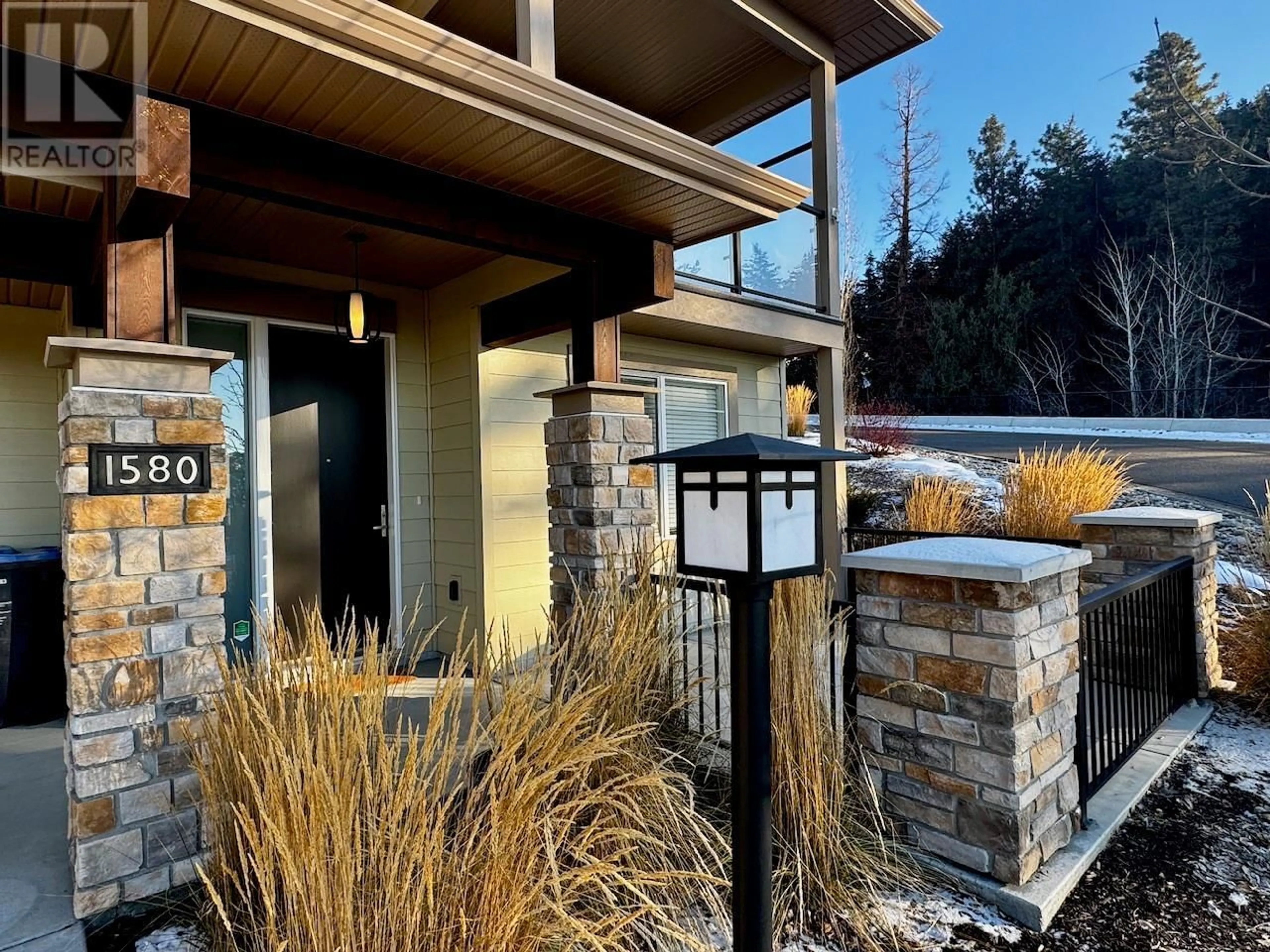 Indoor entryway for 1580 TOWER RANCH DRIVE, Kelowna British Columbia V1P1T8