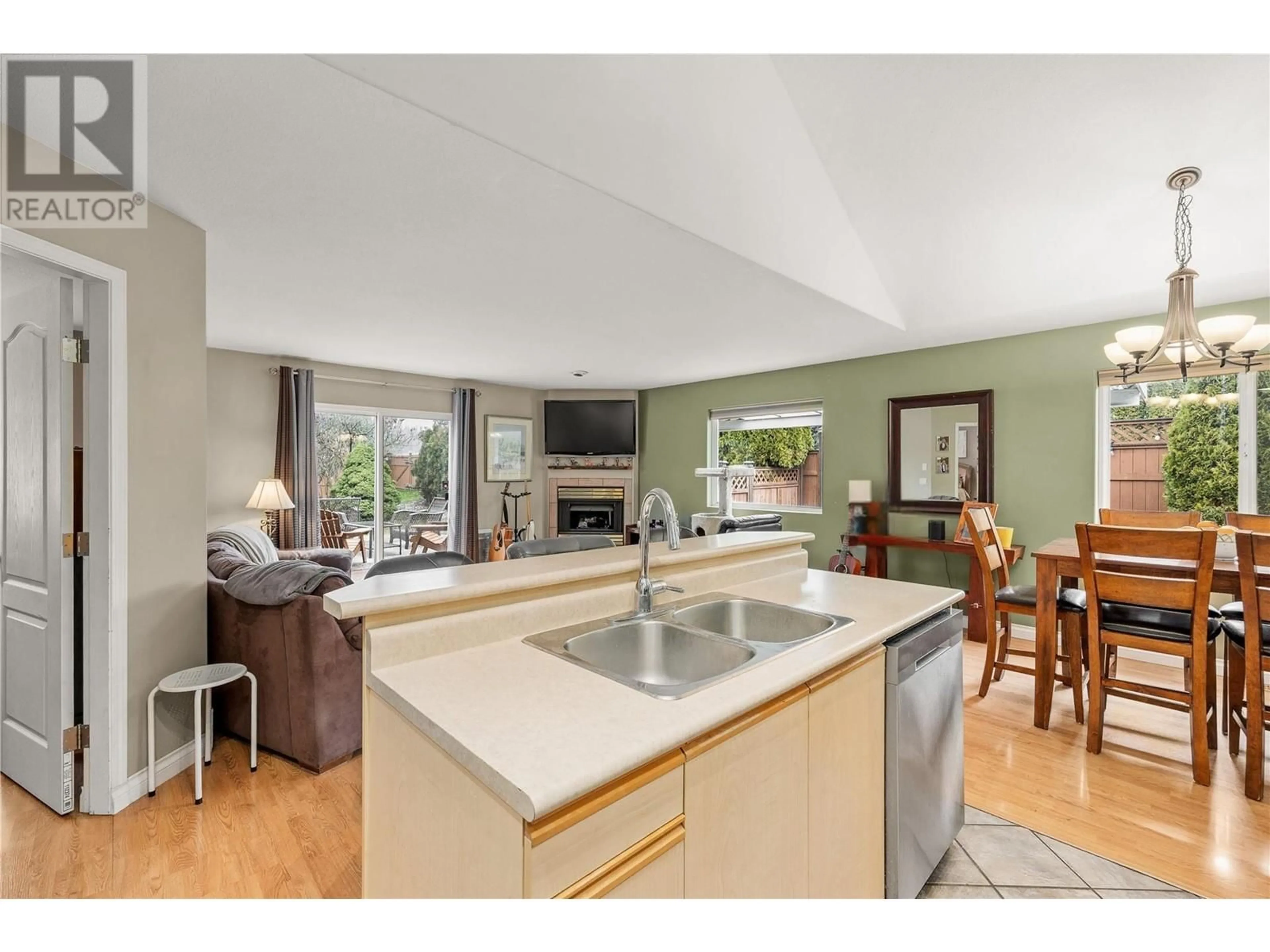 Open concept kitchen, unknown for 100 VERNA COURT, Kelowna British Columbia V4T2G3