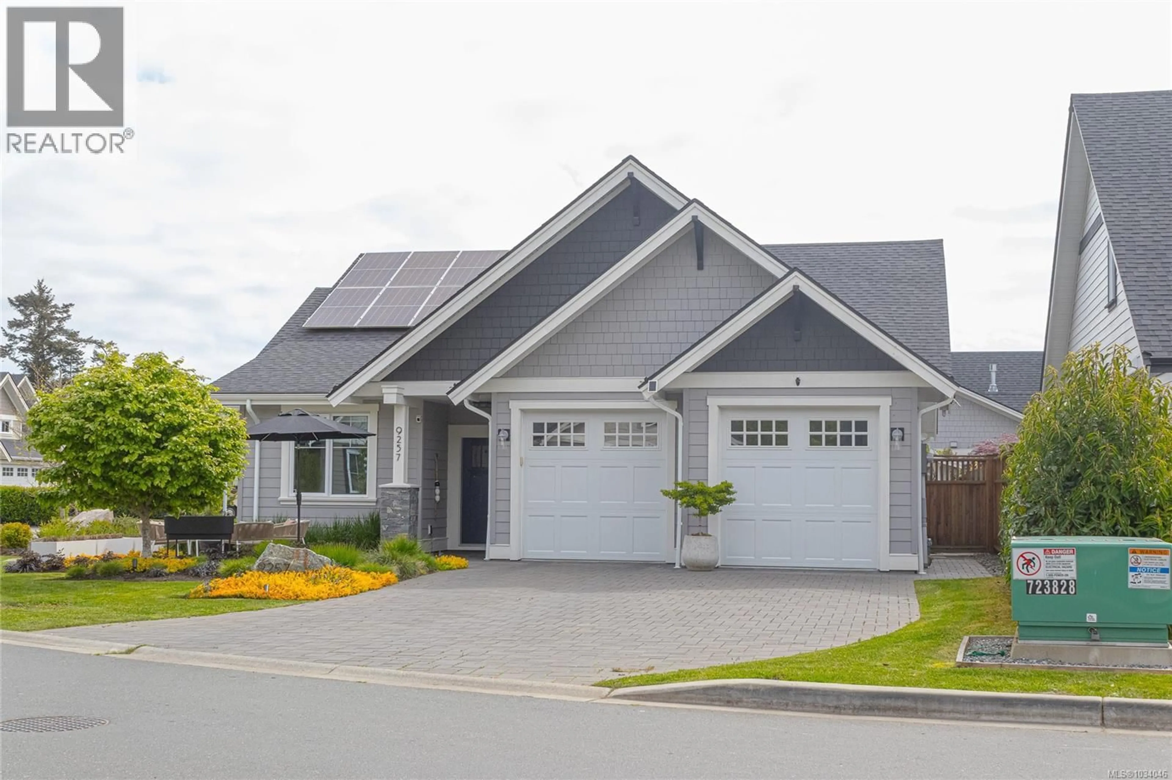 Home with vinyl exterior material, street for 9257 BAKERVIEW CLOSE, North Saanich British Columbia V8L0C9