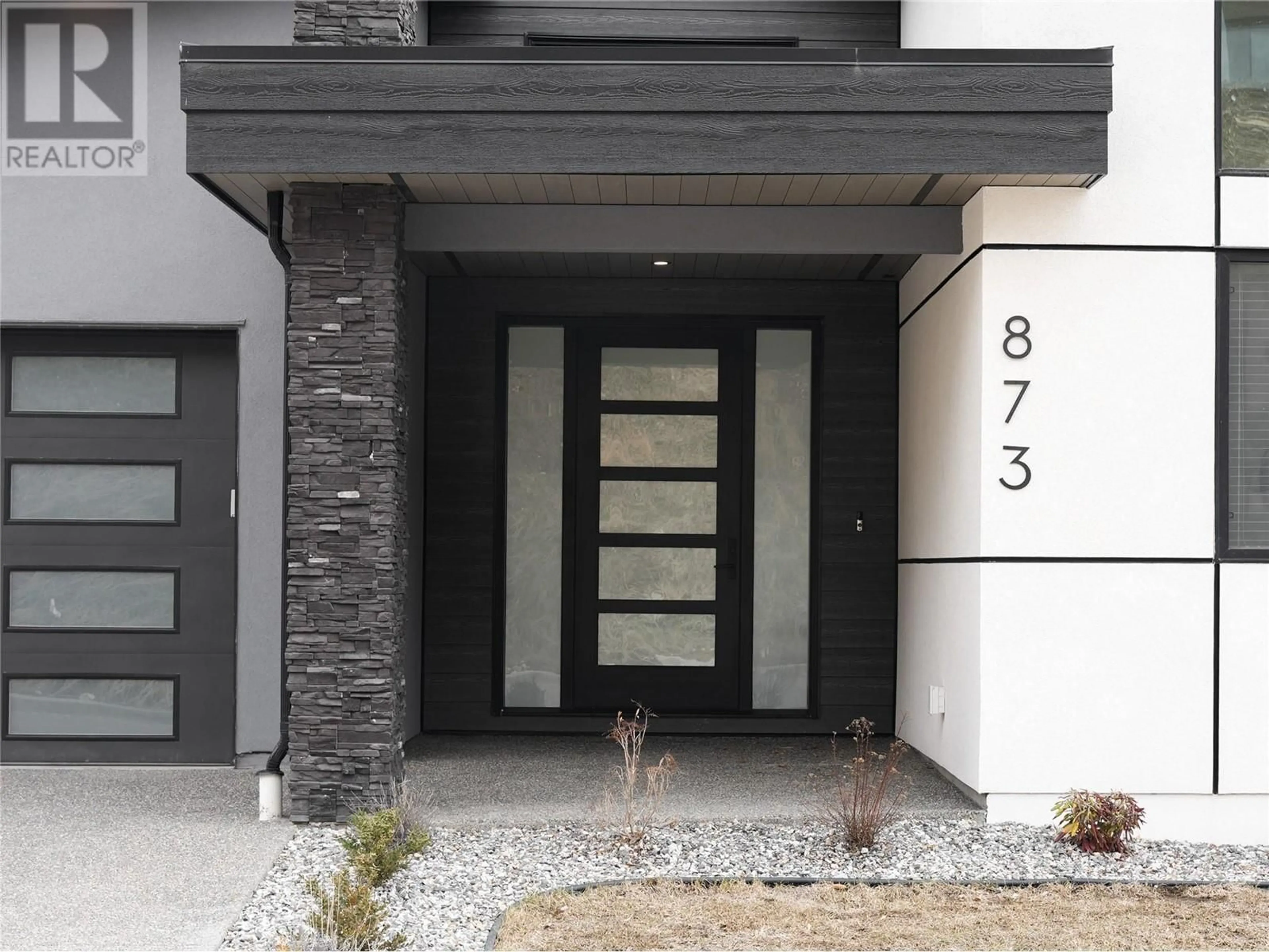 Indoor entryway for 873 ROYAL TROON LANE, Kelowna British Columbia V1P0A3