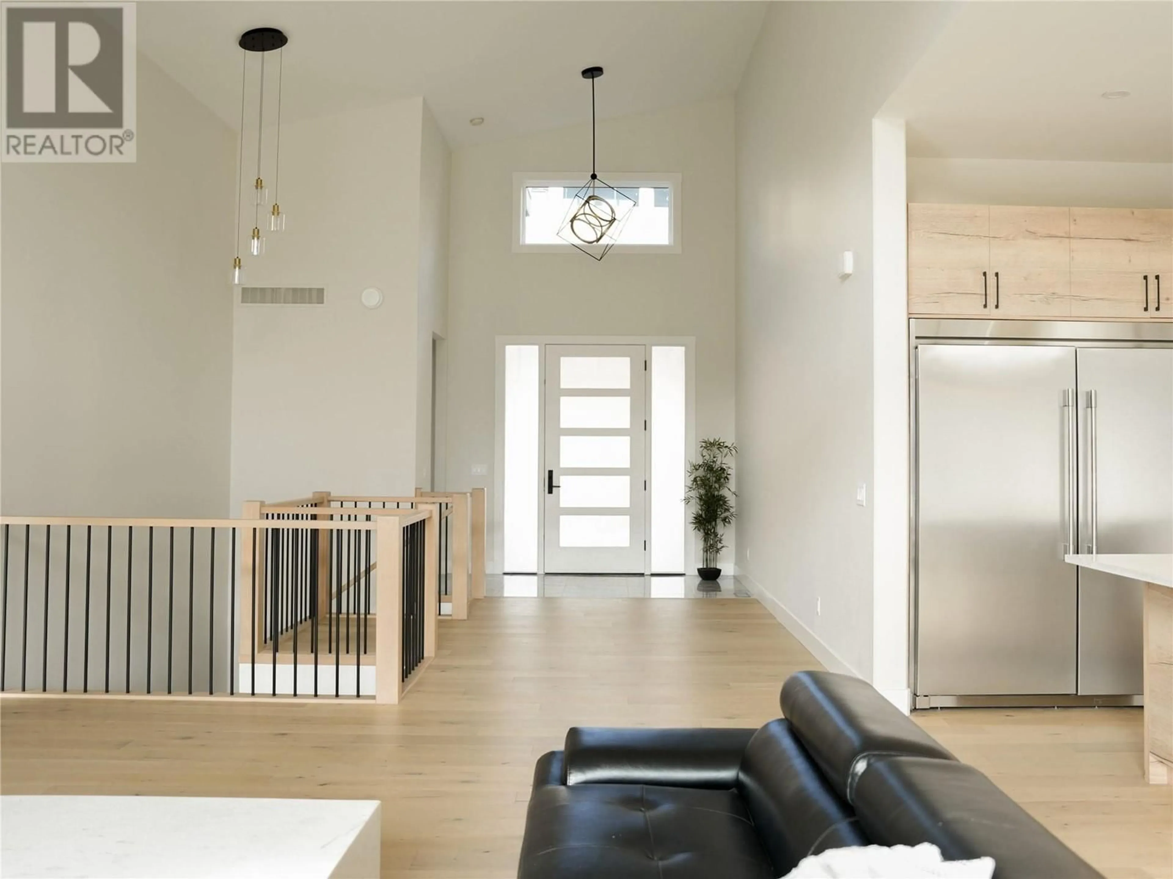 Indoor entryway for 873 ROYAL TROON LANE, Kelowna British Columbia V1P0A3