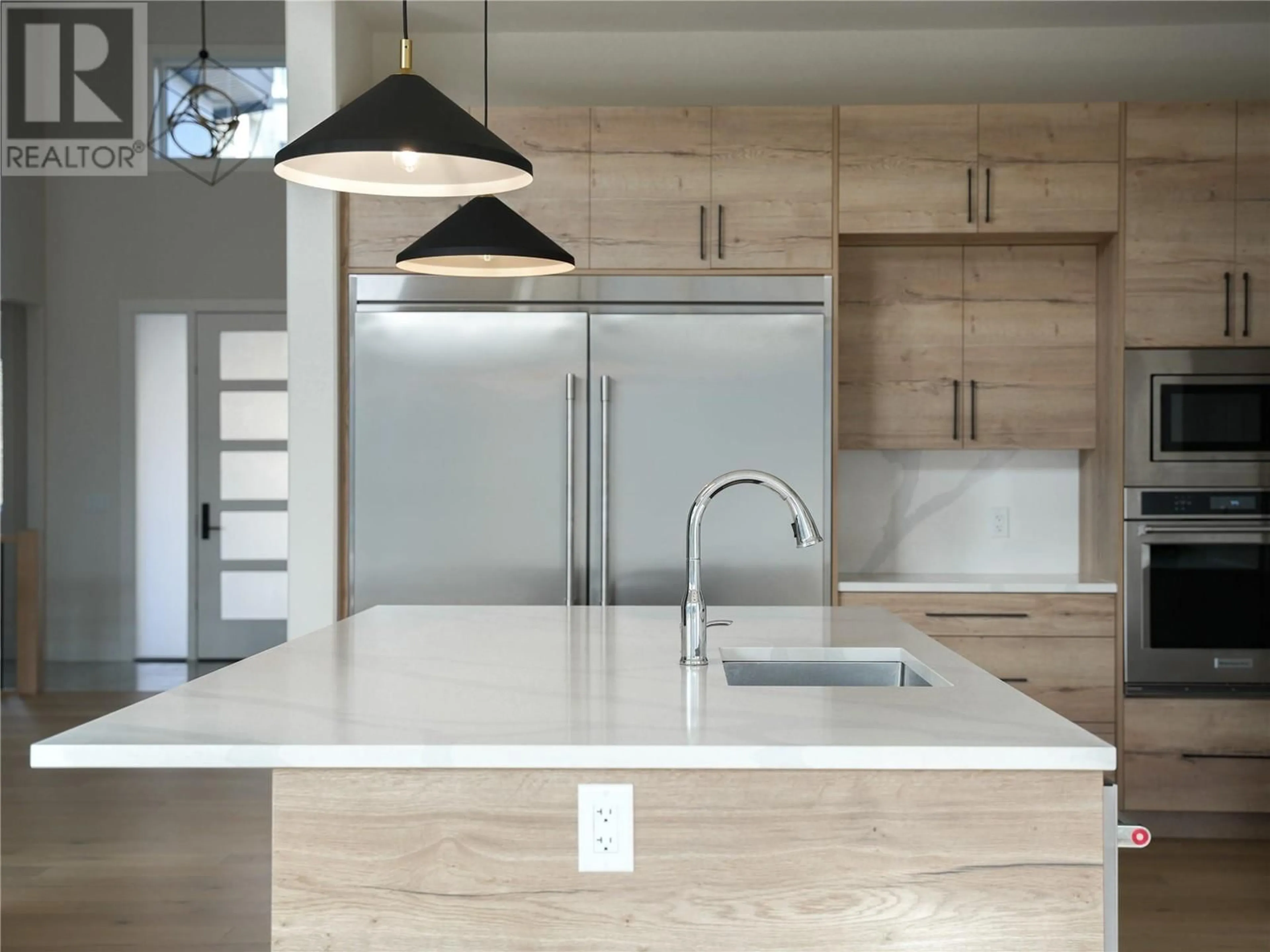 Contemporary kitchen, unknown for 873 ROYAL TROON LANE, Kelowna British Columbia V1P0A3