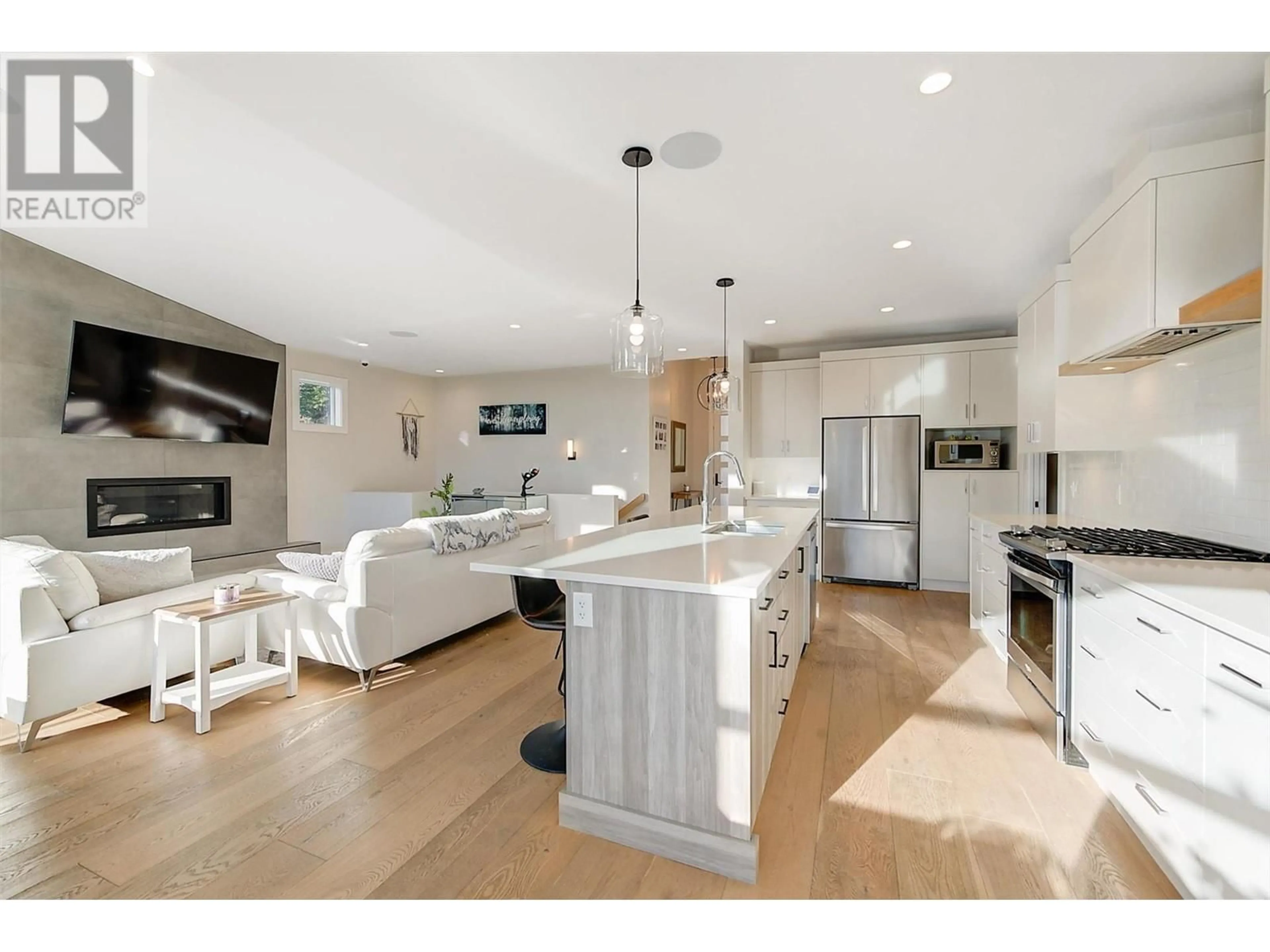 Open concept kitchen, unknown for 10335 LONG ROAD, Lake Country British Columbia V4V0A9
