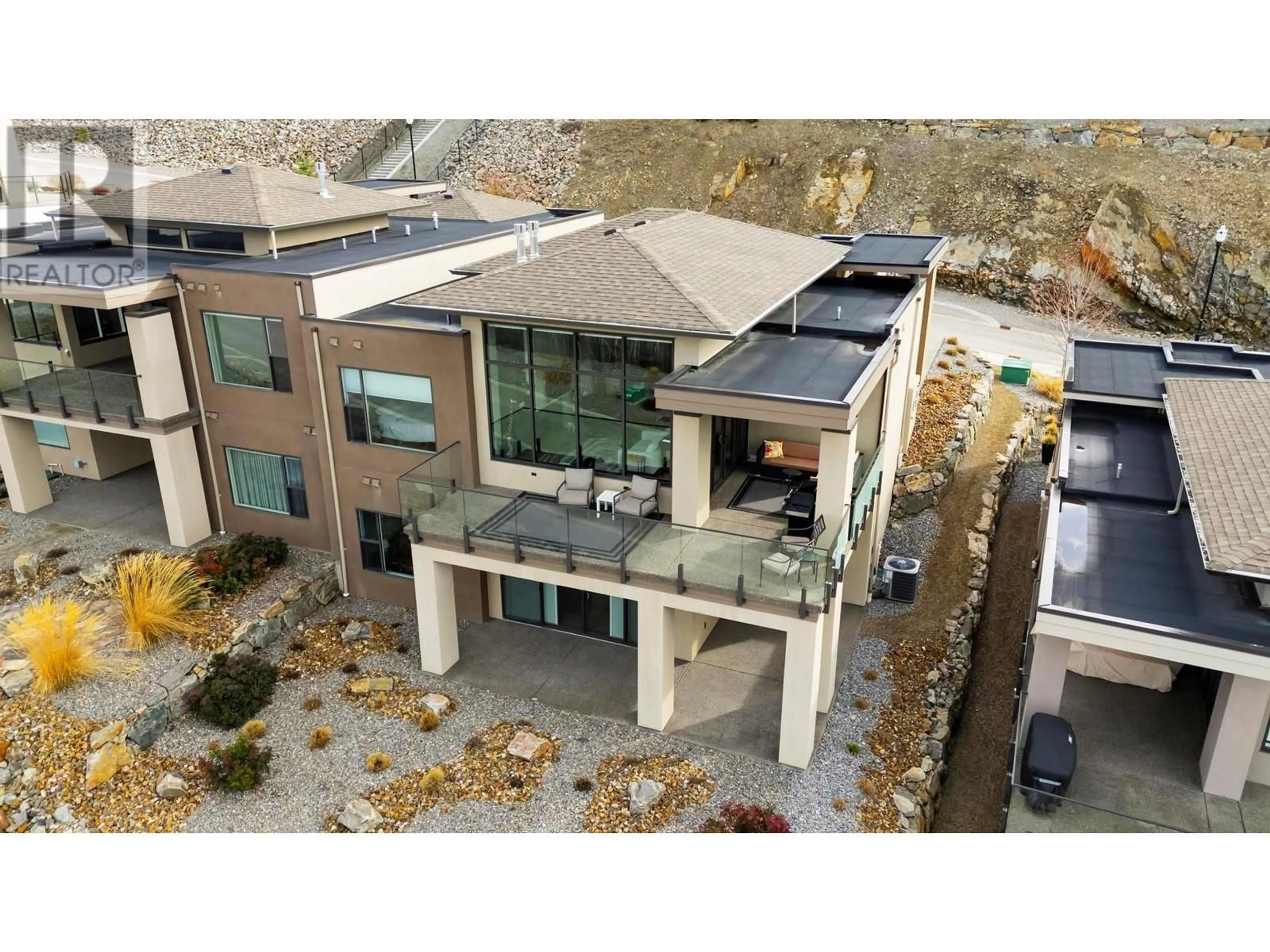 A pic from outside/outdoor area/front of a property/back of a property/a pic from drone, building for 468 SPARROW HAWK COURT, Kelowna British Columbia V1W0A6