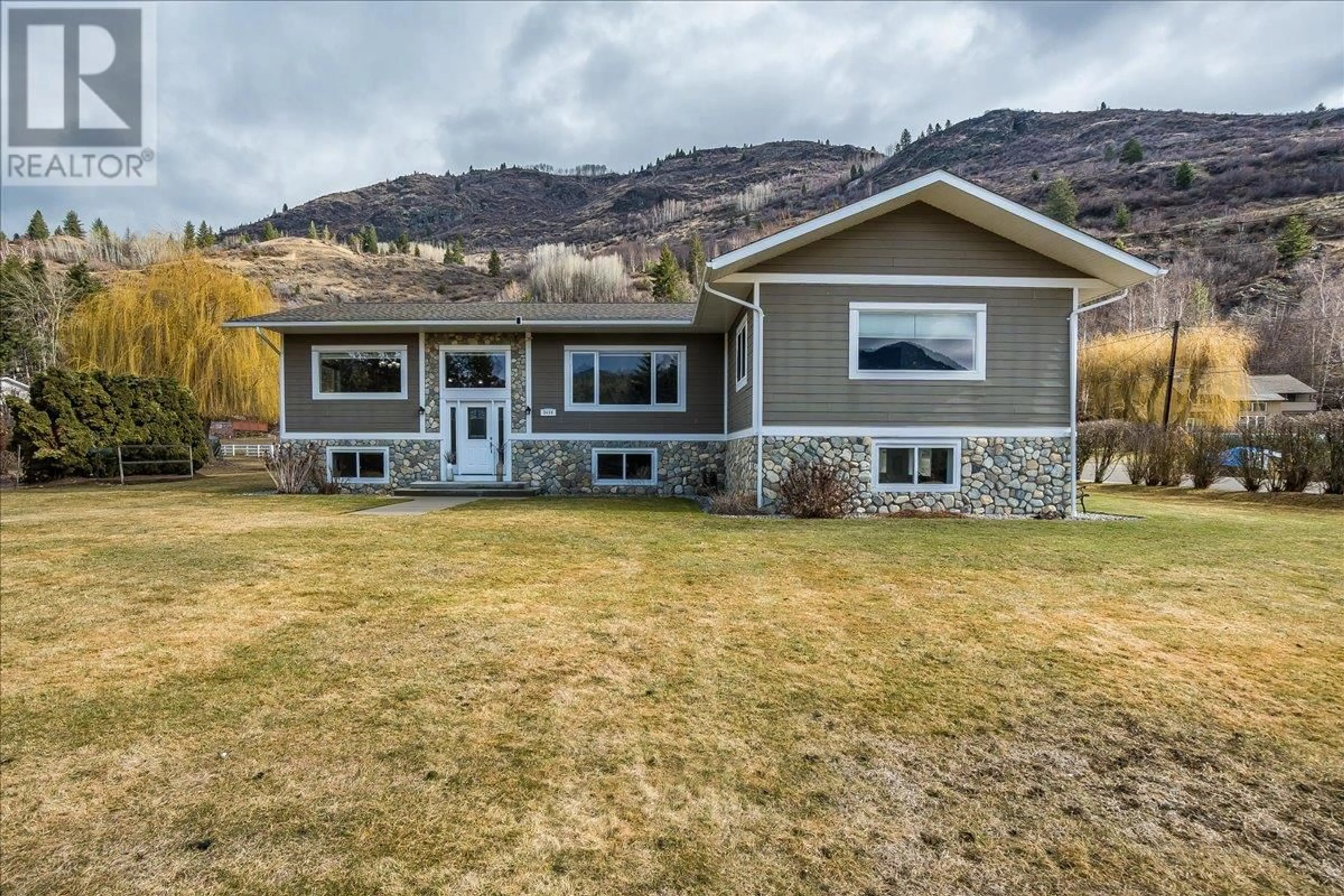 Home with vinyl exterior material, mountain view for 8480 HIGHWAY 22A OTHER, Trail British Columbia V1R4W8