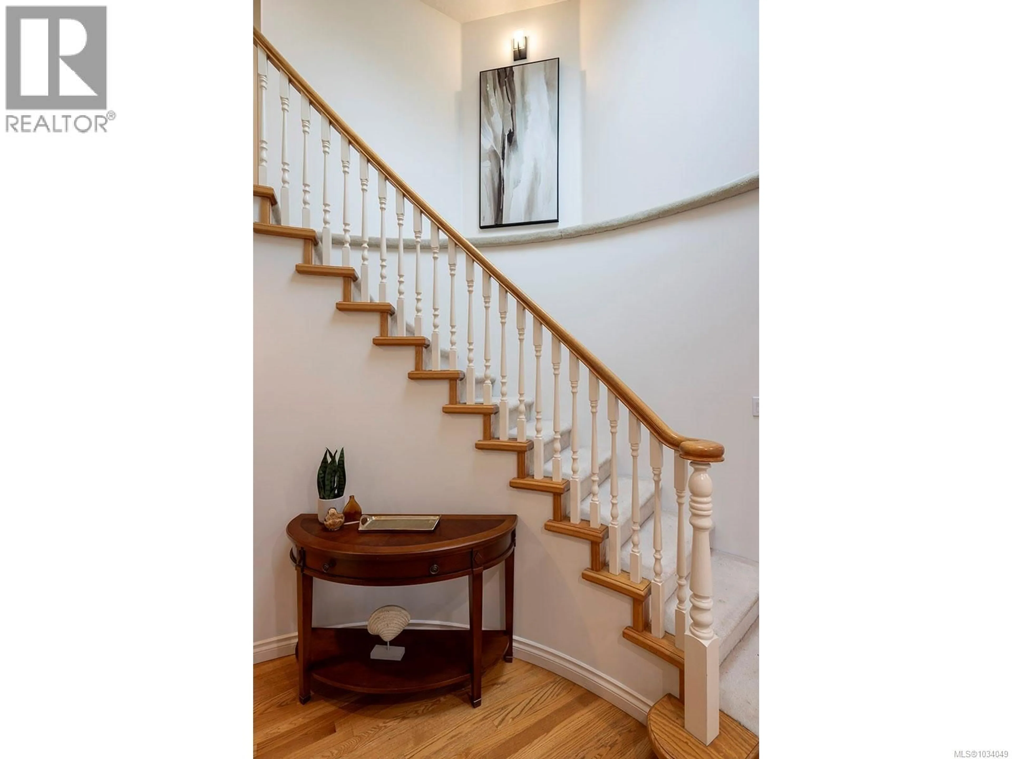 Stairs for 5047 BENTON COURT, Saanich British Columbia V8Y2Z5