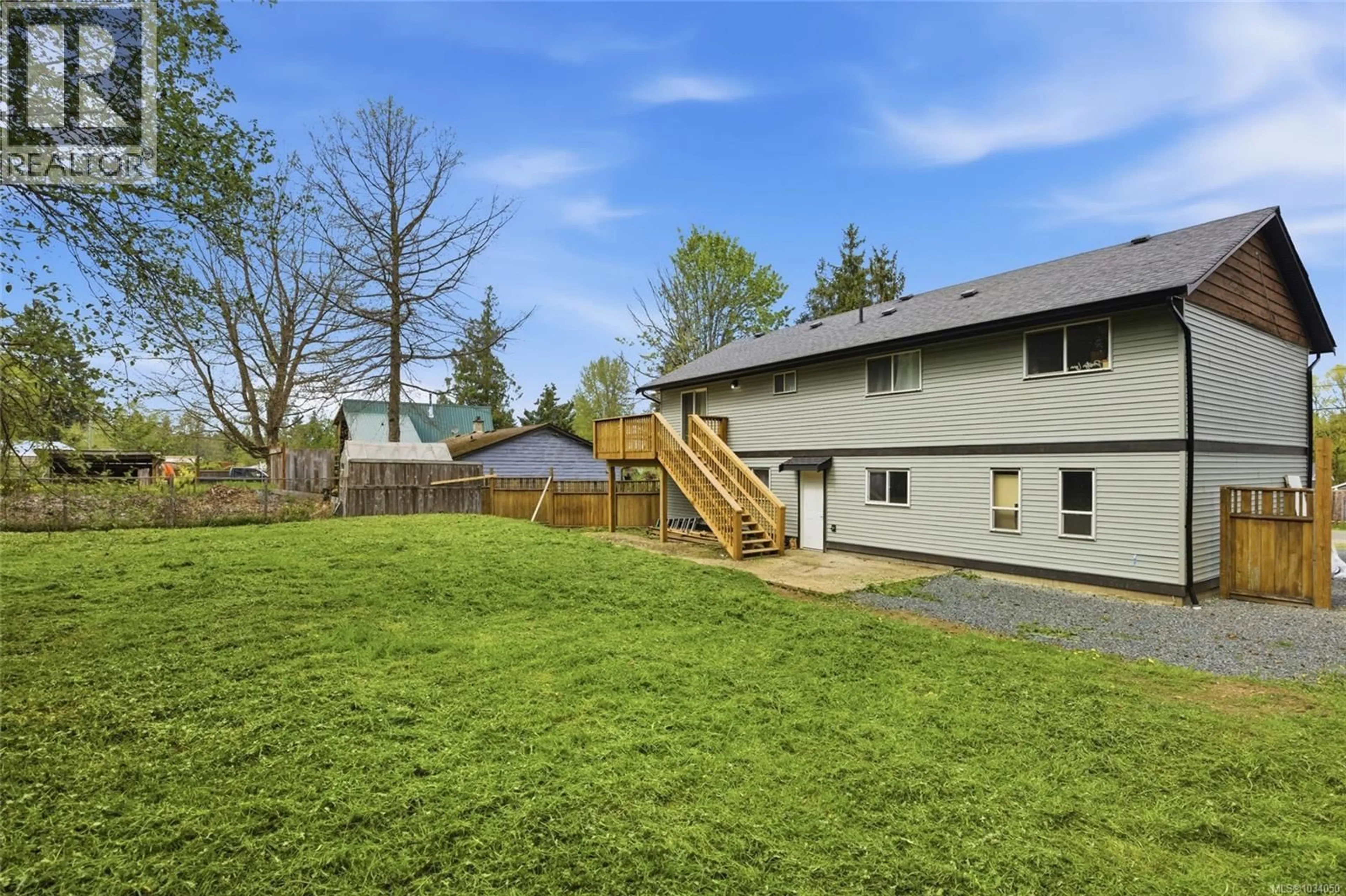 Patio, unknown for 953 POPLAR WAY, Whiskey Creek British Columbia V9K1T5