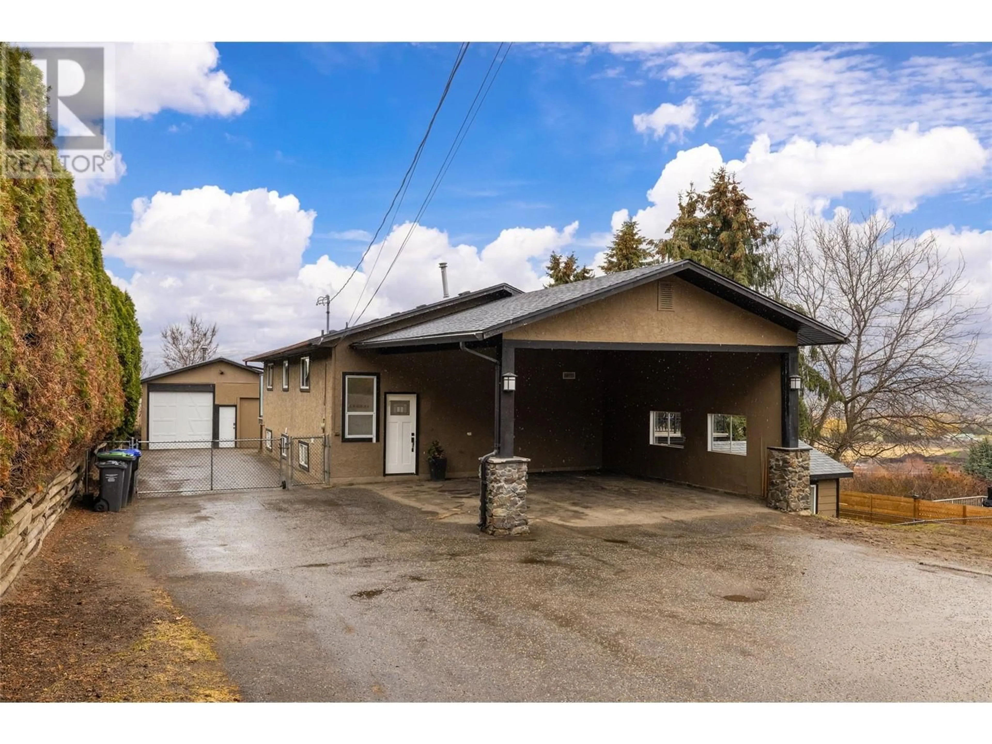 Indoor garage for 2140 MCKENZIE ROAD, Kelowna British Columbia V1P1A6
