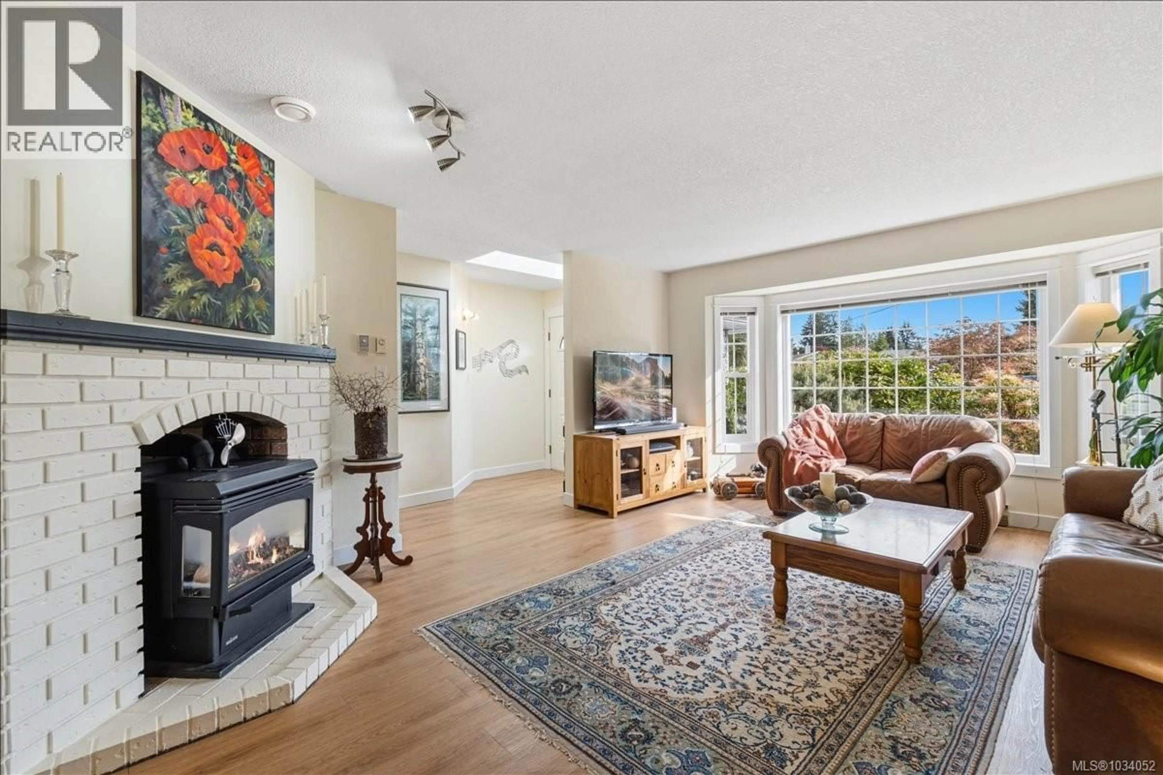 Living room with furniture, unknown for 502 ROWAN DRIVE, Qualicum Beach British Columbia V9K1K1