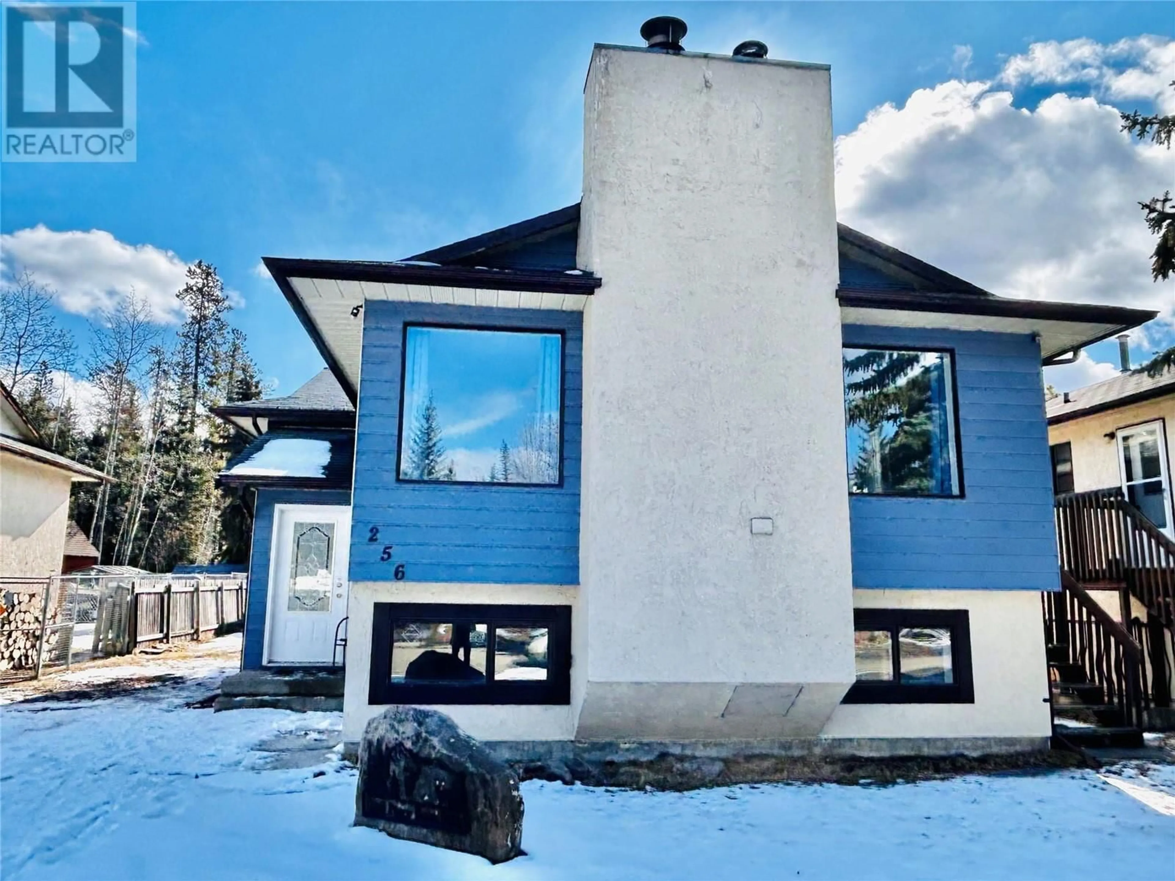 Home with vinyl exterior material, unknown for 256 PEACE RIVER CRESCENT, Tumbler Ridge British Columbia V0C2W0