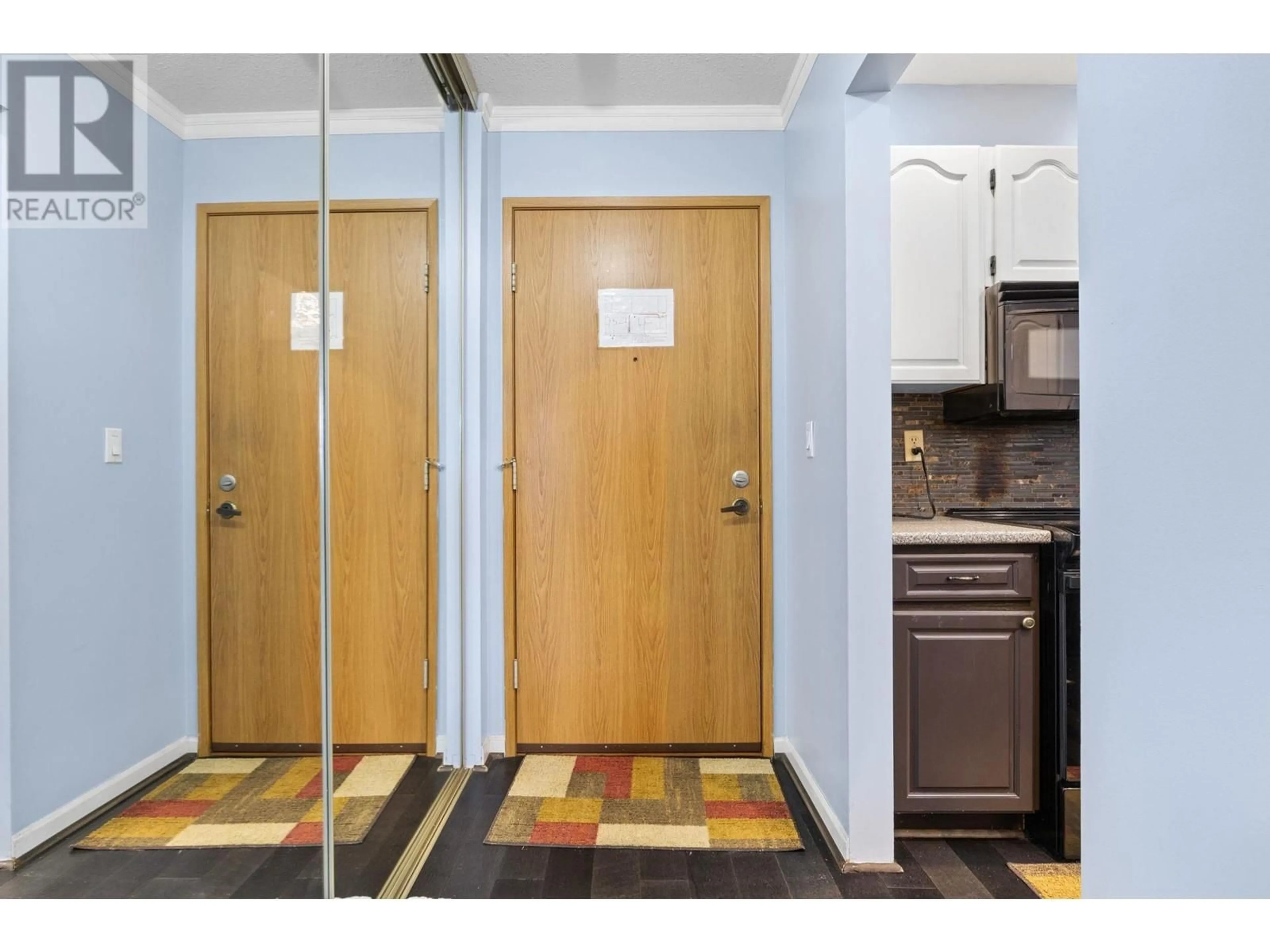 Indoor entryway for 206 - 2110 HOY STREET, Kelowna British Columbia V1Y8T4