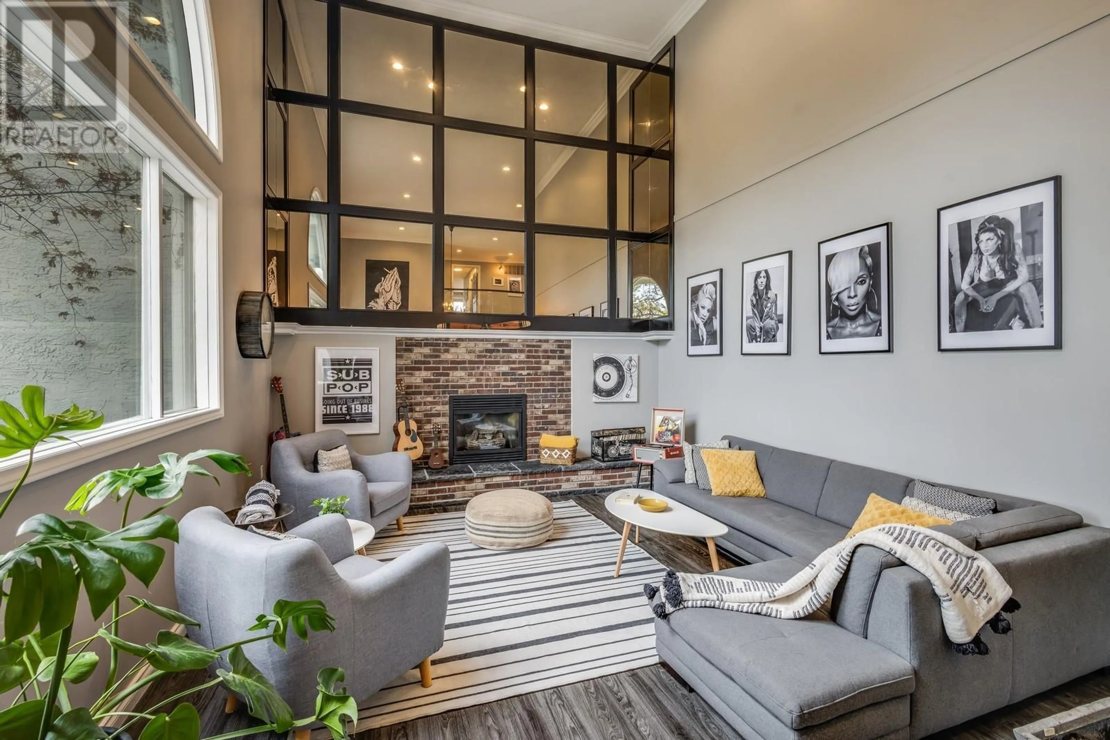Living room with furniture, unknown for 4812 LAKESHORE PLACE, Kelowna British Columbia V1W4H6