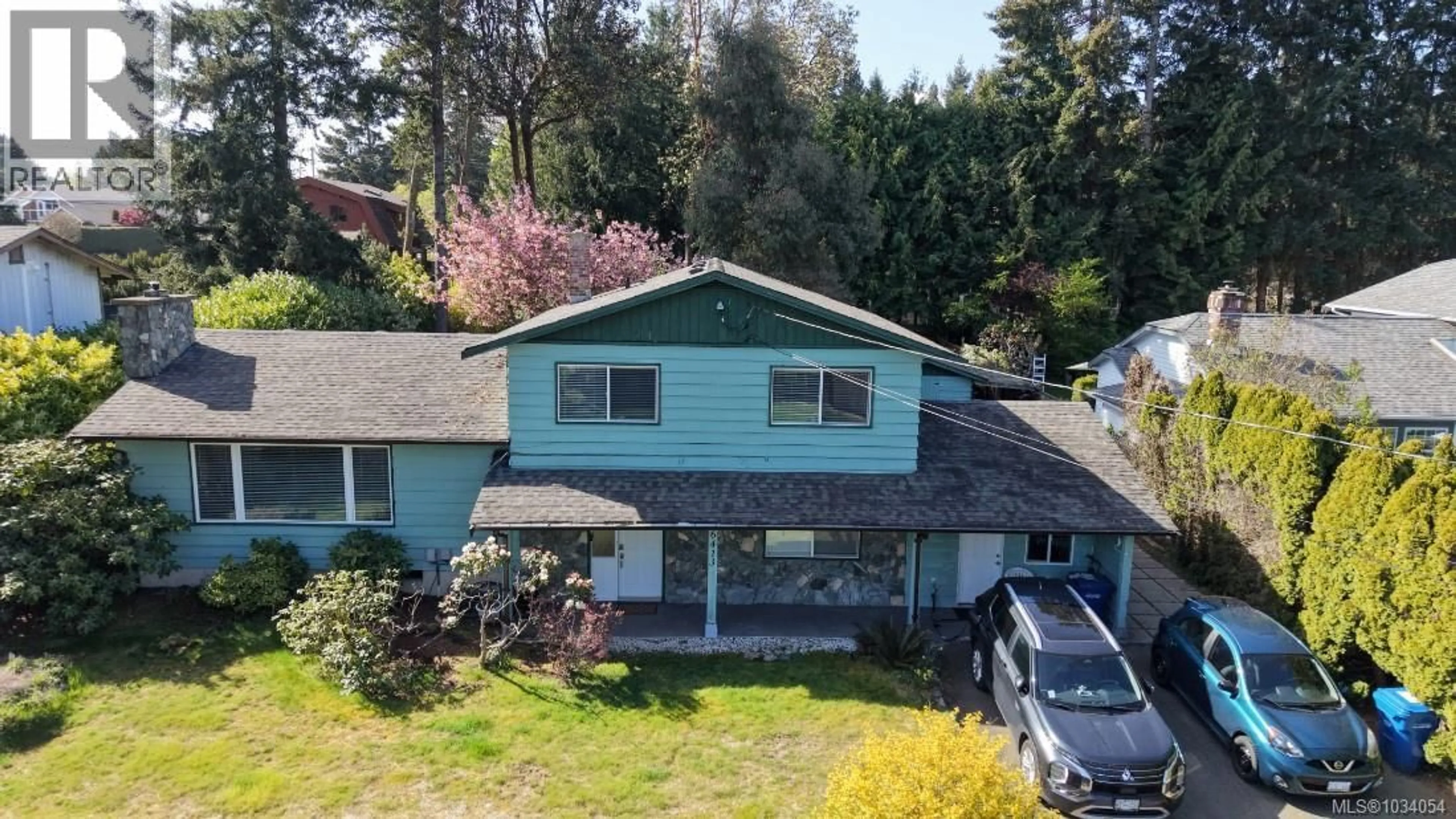 A pic from outside/outdoor area/front of a property/back of a property/a pic from drone, street for 6413 SOUTHAMPTON ROAD, Nanaimo British Columbia V9V1A4