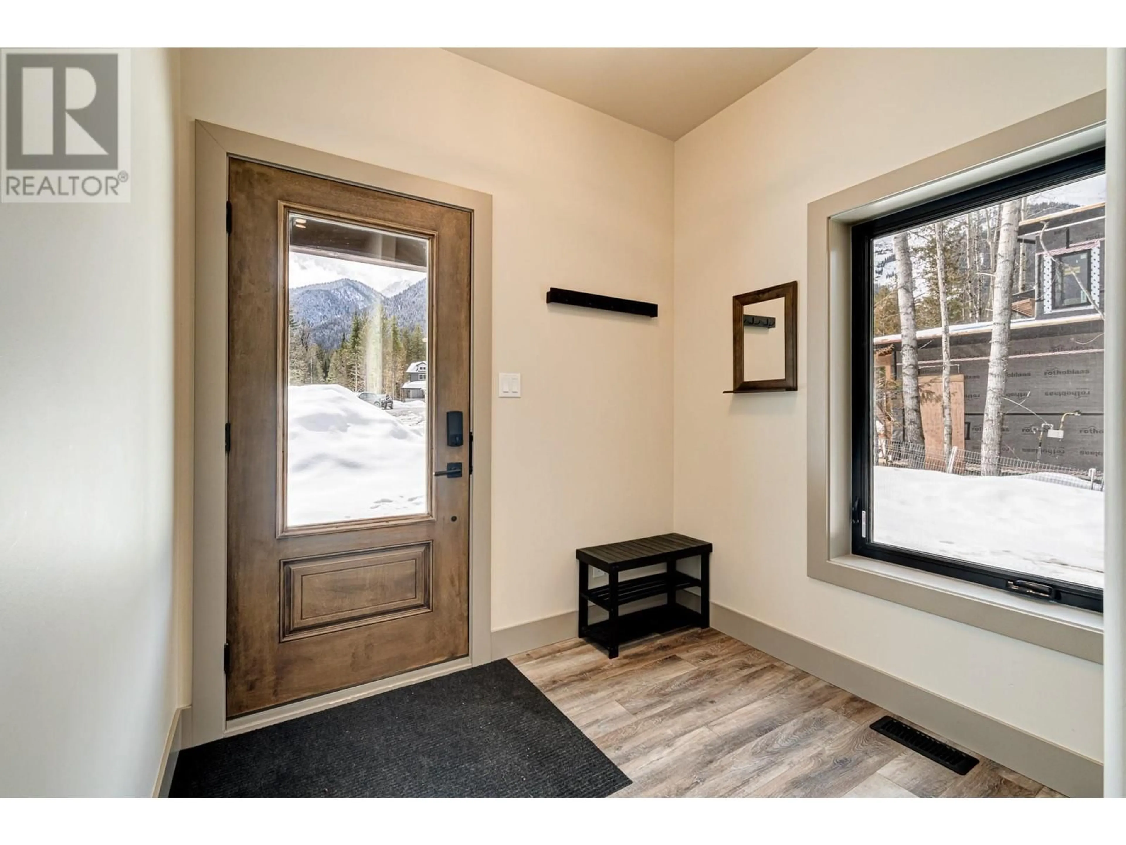 Indoor entryway for 5545 CURRIE BOWL WAY, Fernie British Columbia V0B1M6