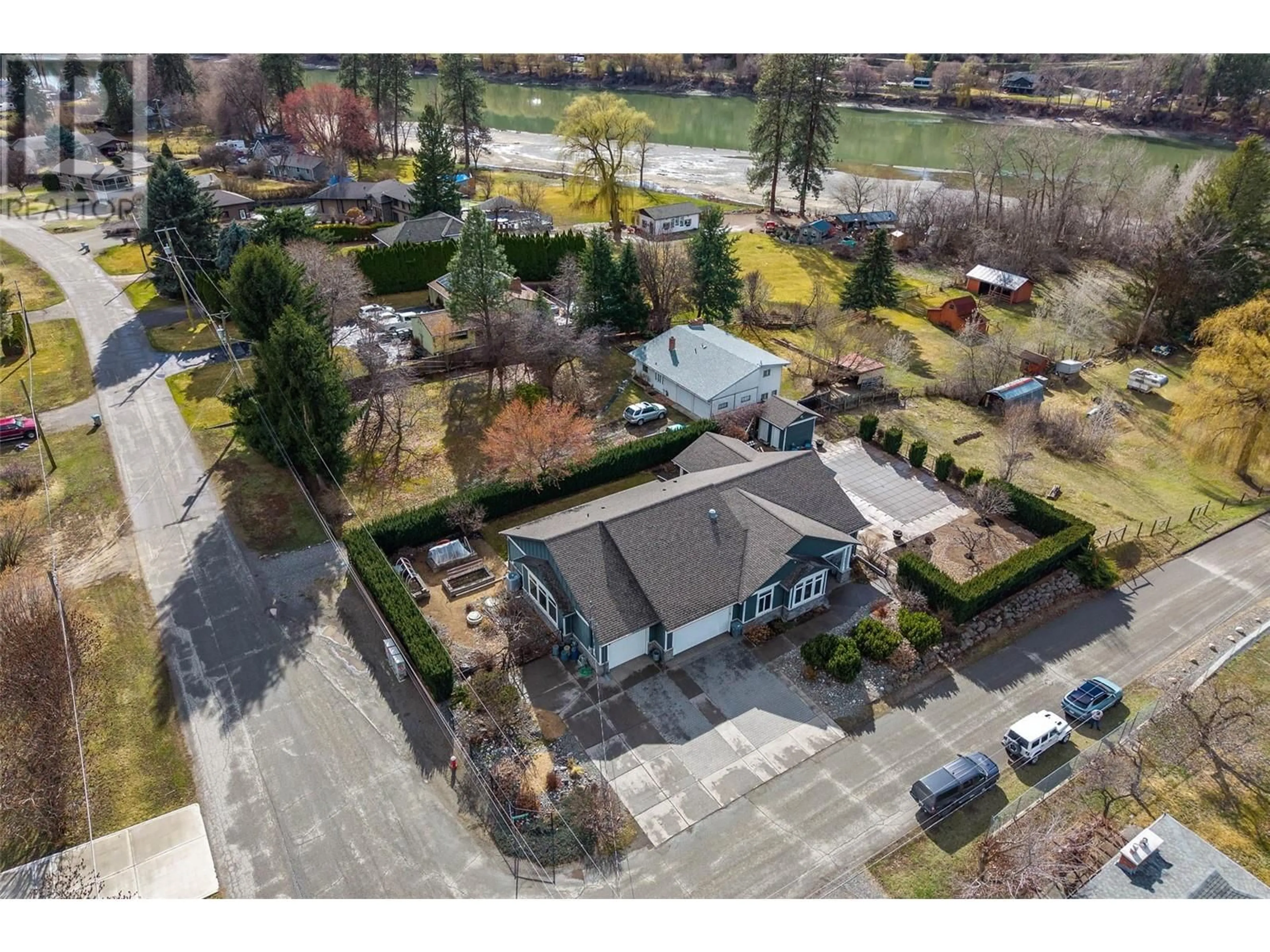 A pic from outside/outdoor area/front of a property/back of a property/a pic from drone, street for 153 BEACHVIEW ROAD, Kamloops British Columbia V2H1M5