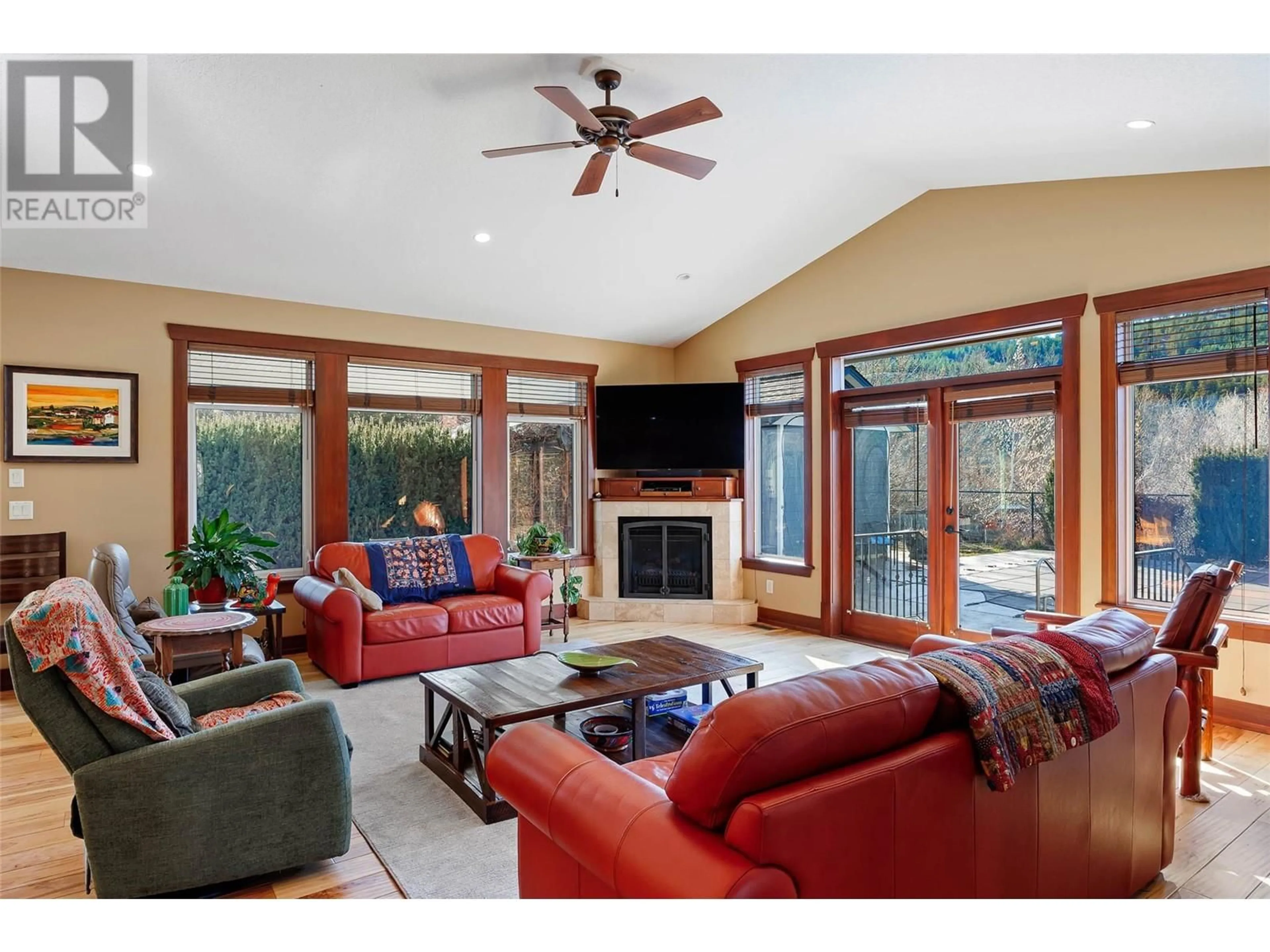 Living room with furniture, unknown for 153 BEACHVIEW ROAD, Kamloops British Columbia V2H1M5