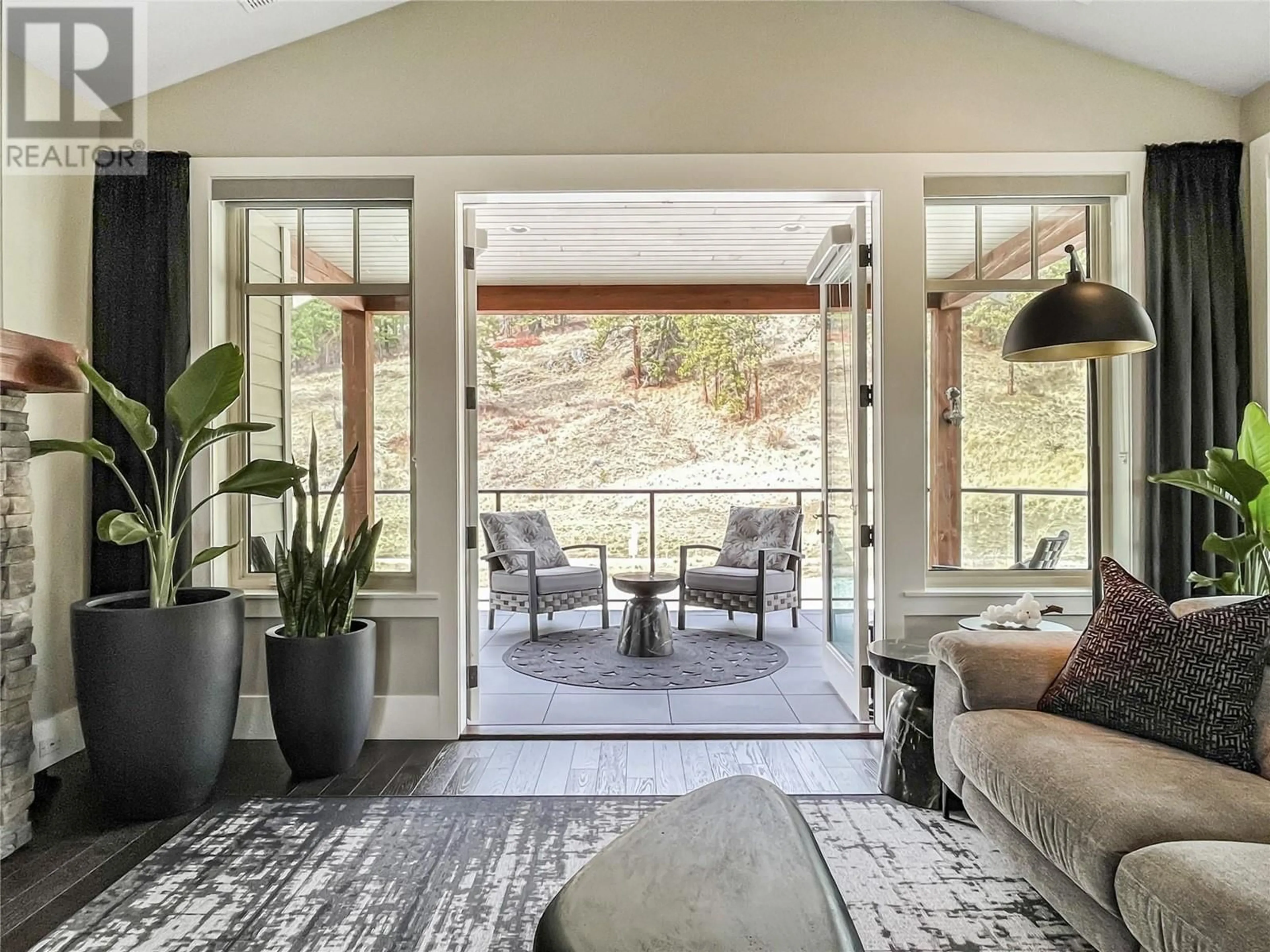 Indoor entryway for 221 - 4000 REDSTONE CRESCENT NORTHEAST, Peachland British Columbia V0H1X5