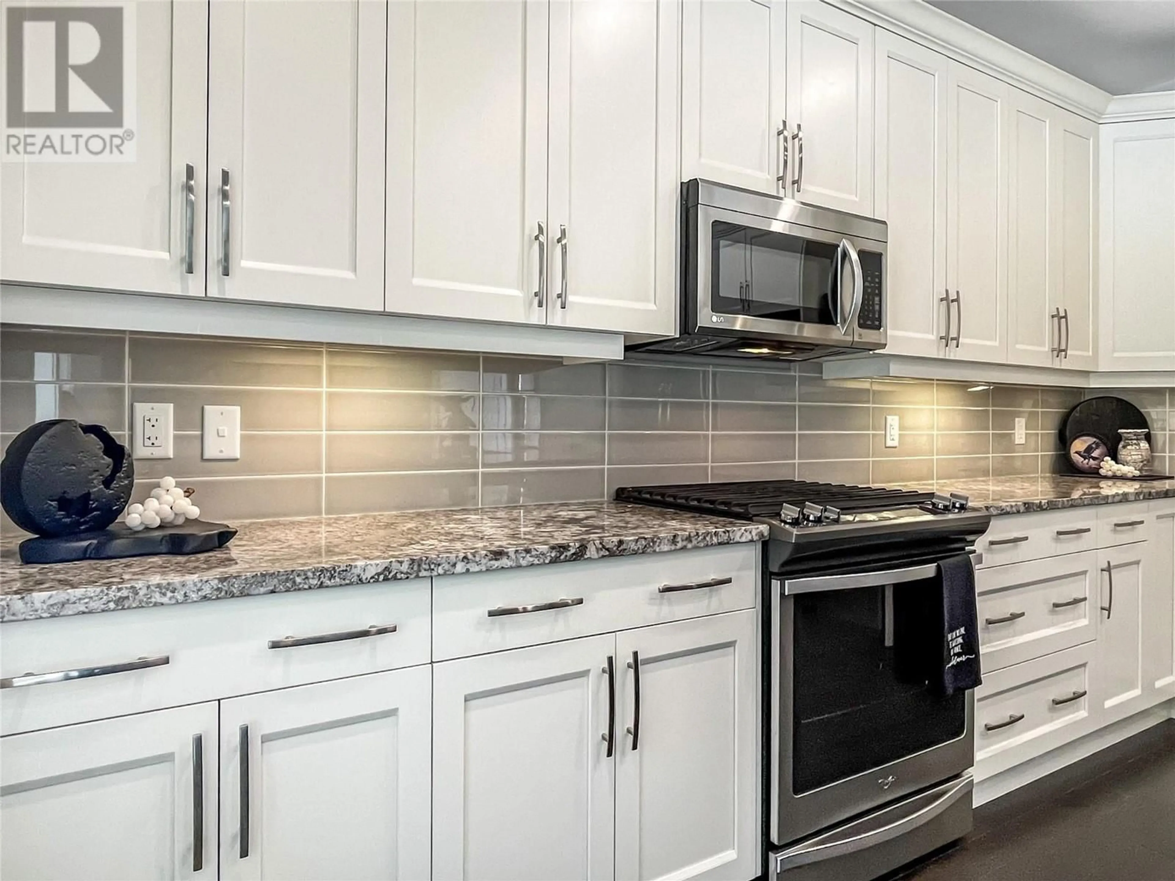 Open concept kitchen, ceramic/tile floor for 221 - 4000 REDSTONE CRESCENT NORTHEAST, Peachland British Columbia V0H1X5