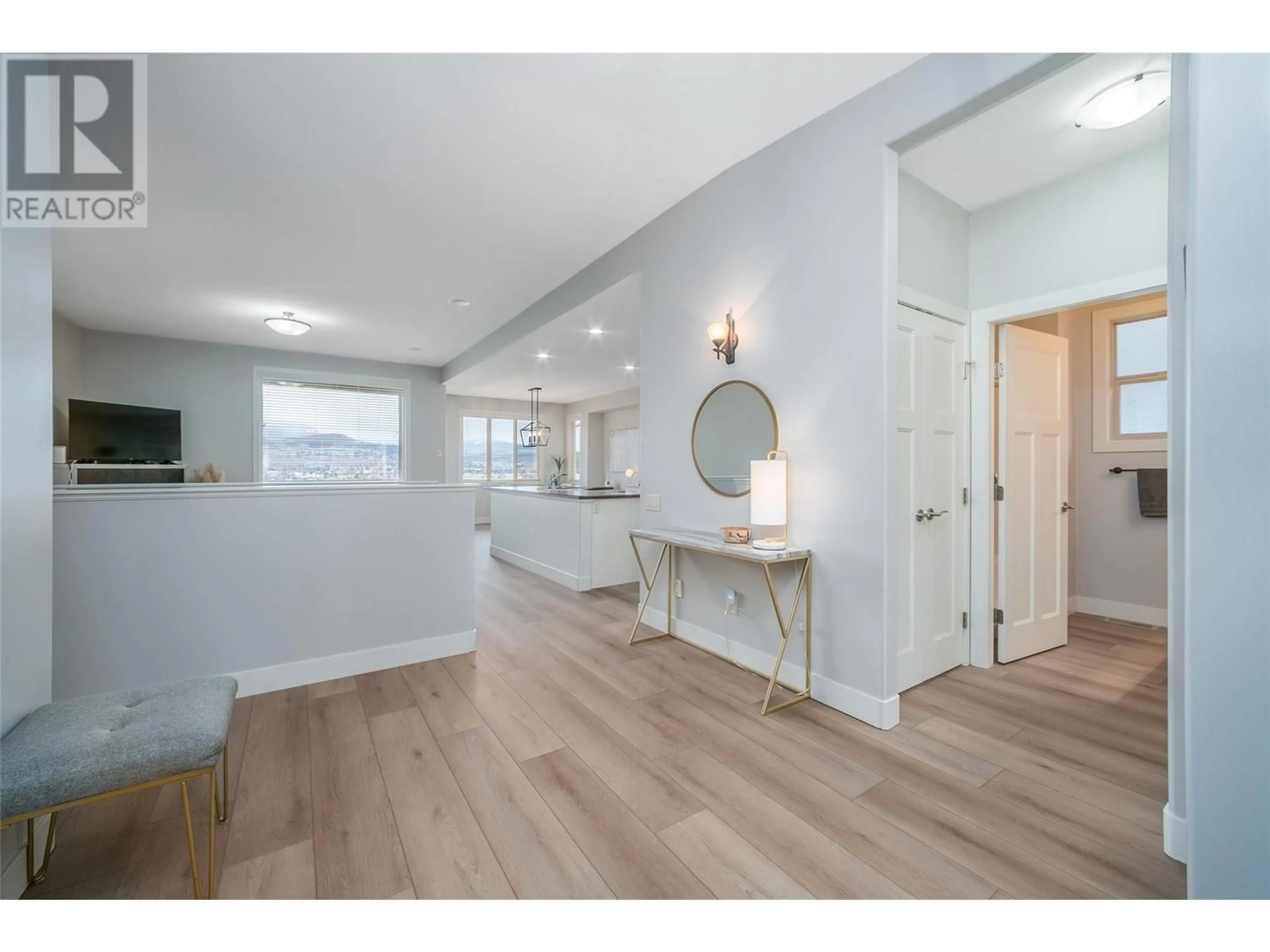 Indoor entryway for 12 - 2421 GLACIER COURT, Kelowna British Columbia V1V3A6