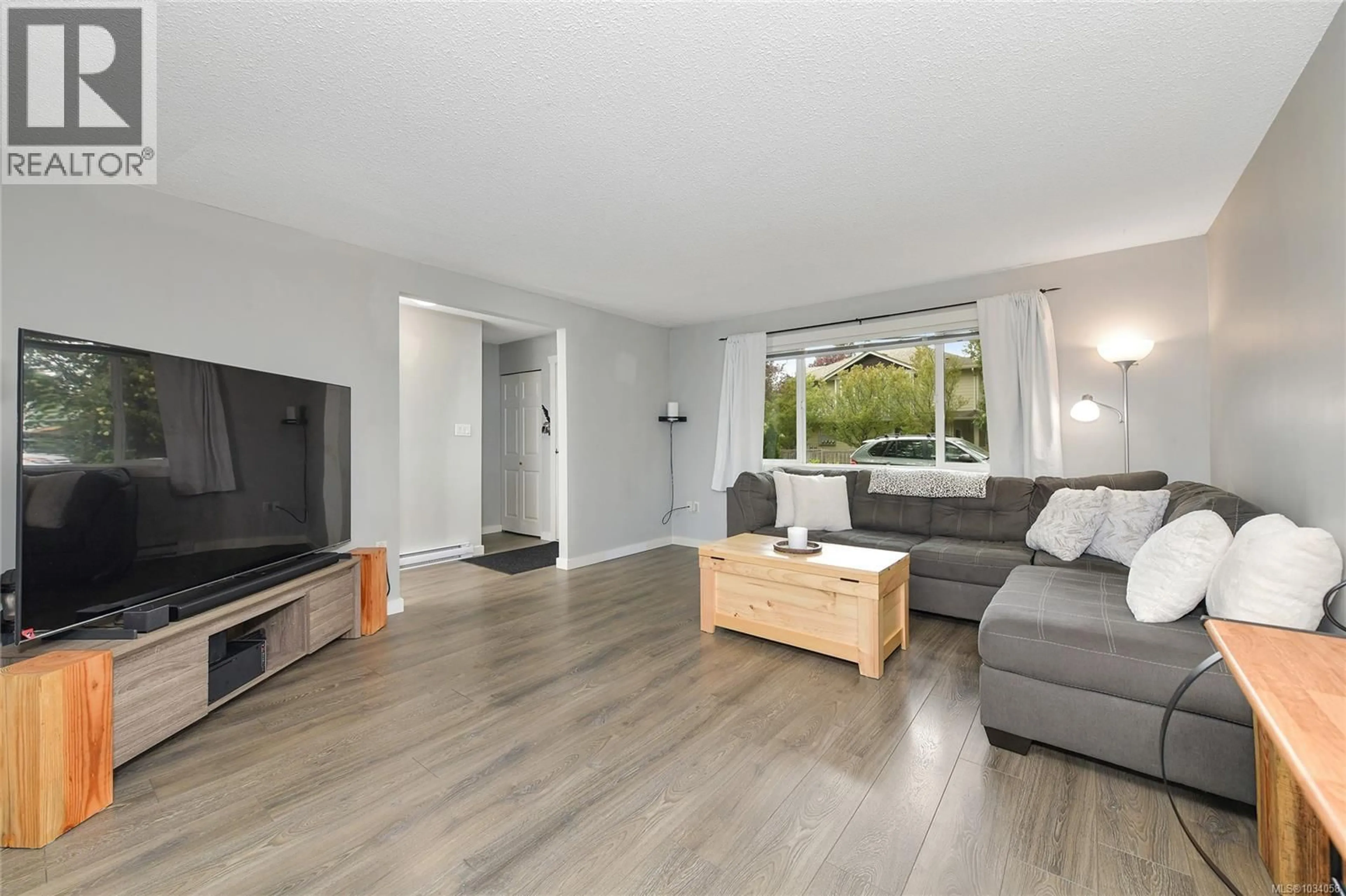 Living room with furniture, unknown for 3 - 660 JUBILEE STREET, Duncan British Columbia V9L1X6