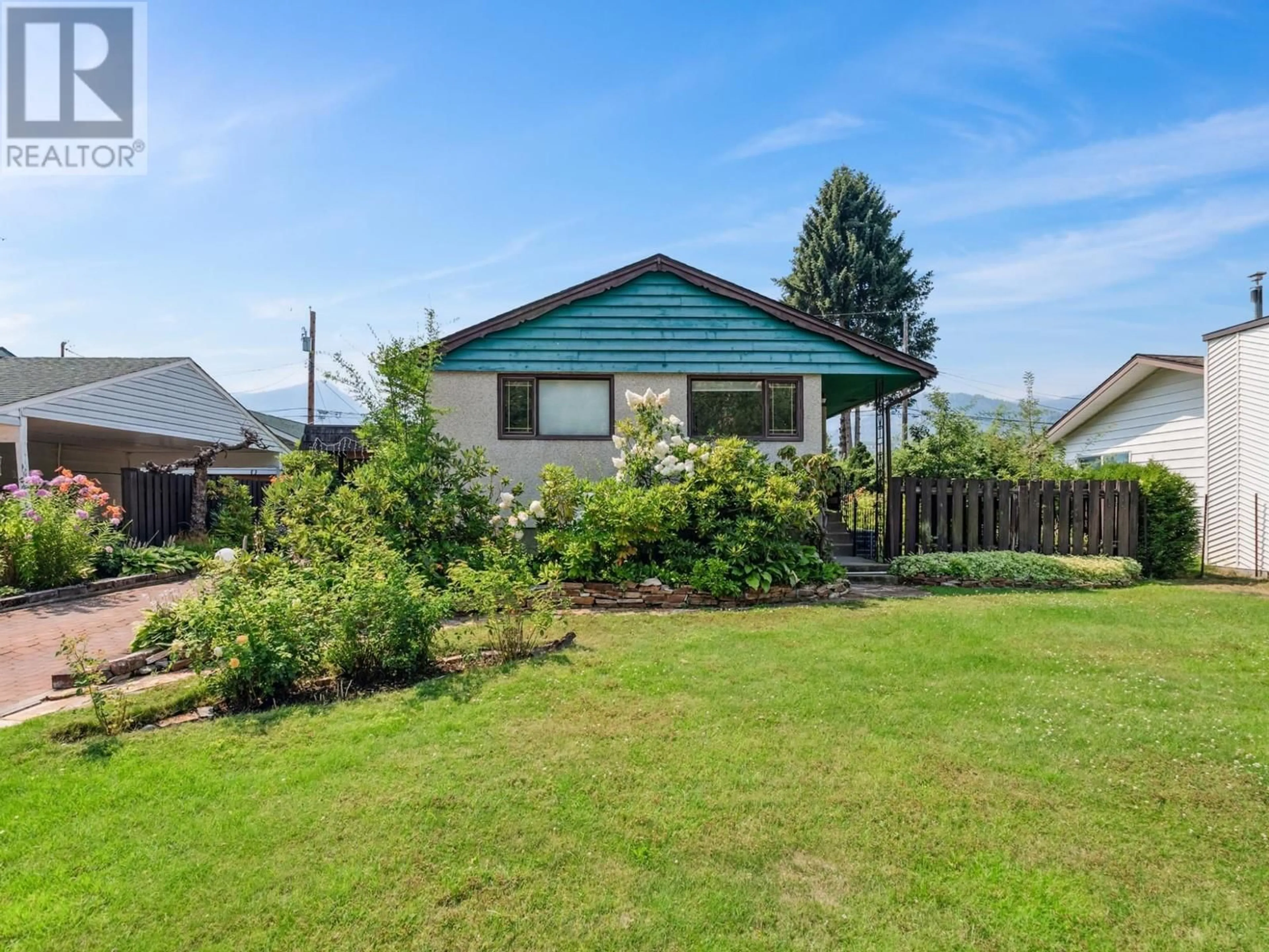 A pic from outside/outdoor area/front of a property/back of a property/a pic from drone, unknown for 1150 MARIANNA CRESCENT, Trail British Columbia V1R1E1