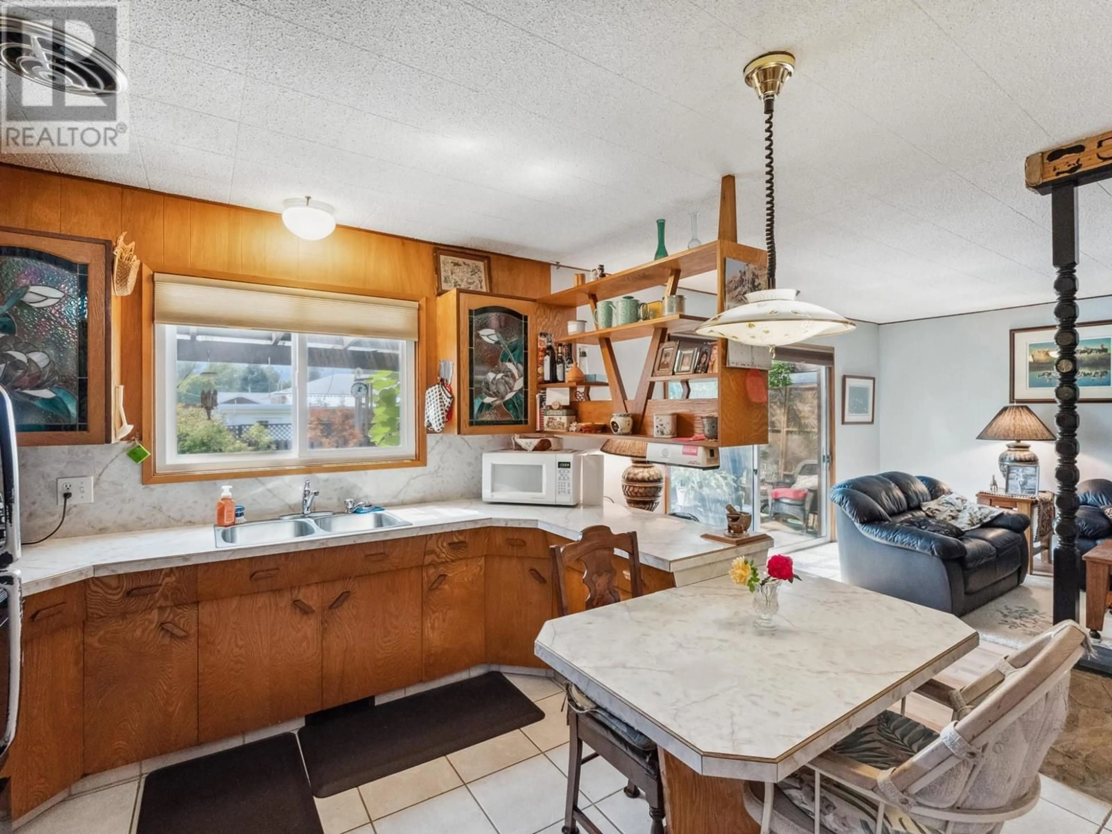 Open concept kitchen, ceramic/tile floor for 1150 MARIANNA CRESCENT, Trail British Columbia V1R1E1