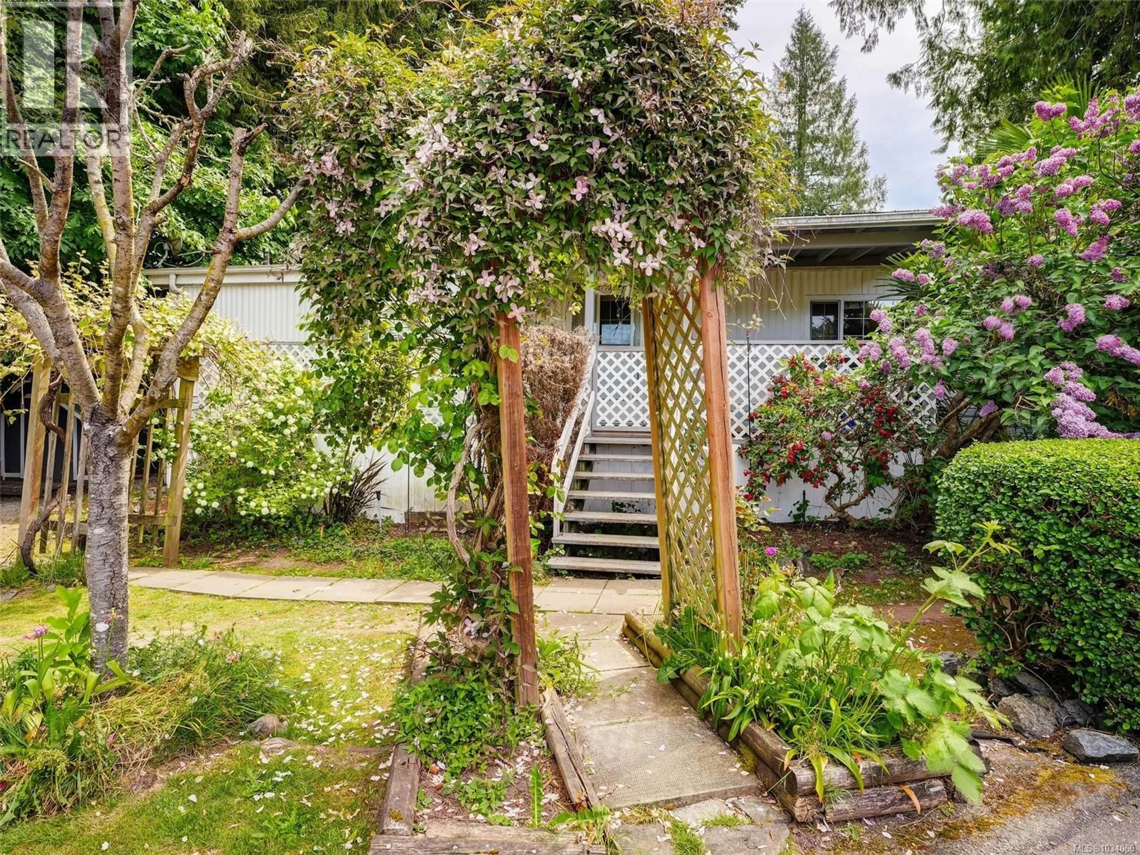 Unknown for 2 - 2741 STAUTW ROAD, Central Saanich British Columbia V8M2E9