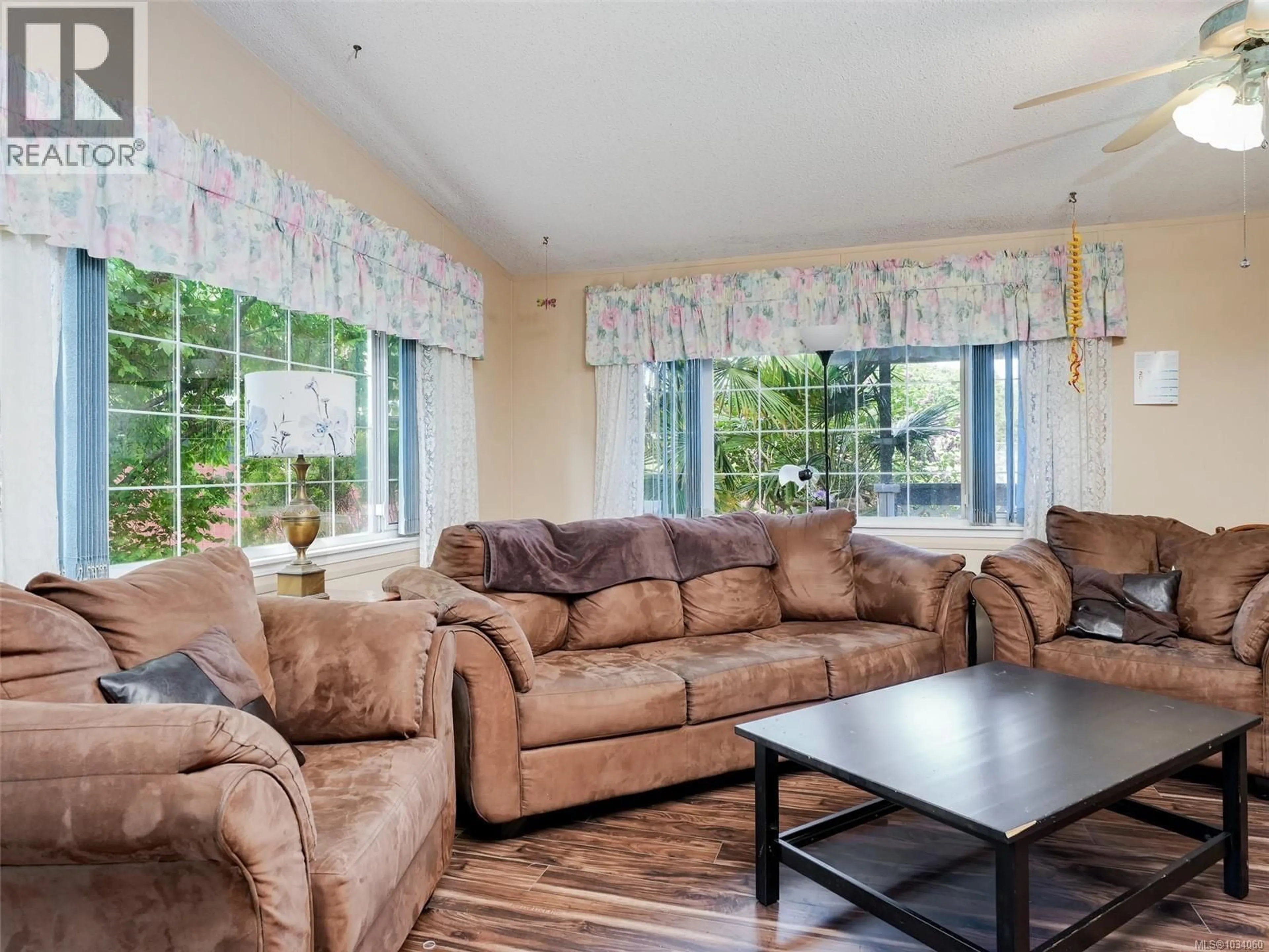 Living room with furniture, unknown for 2 - 2741 STAUTW ROAD, Central Saanich British Columbia V8M2E9
