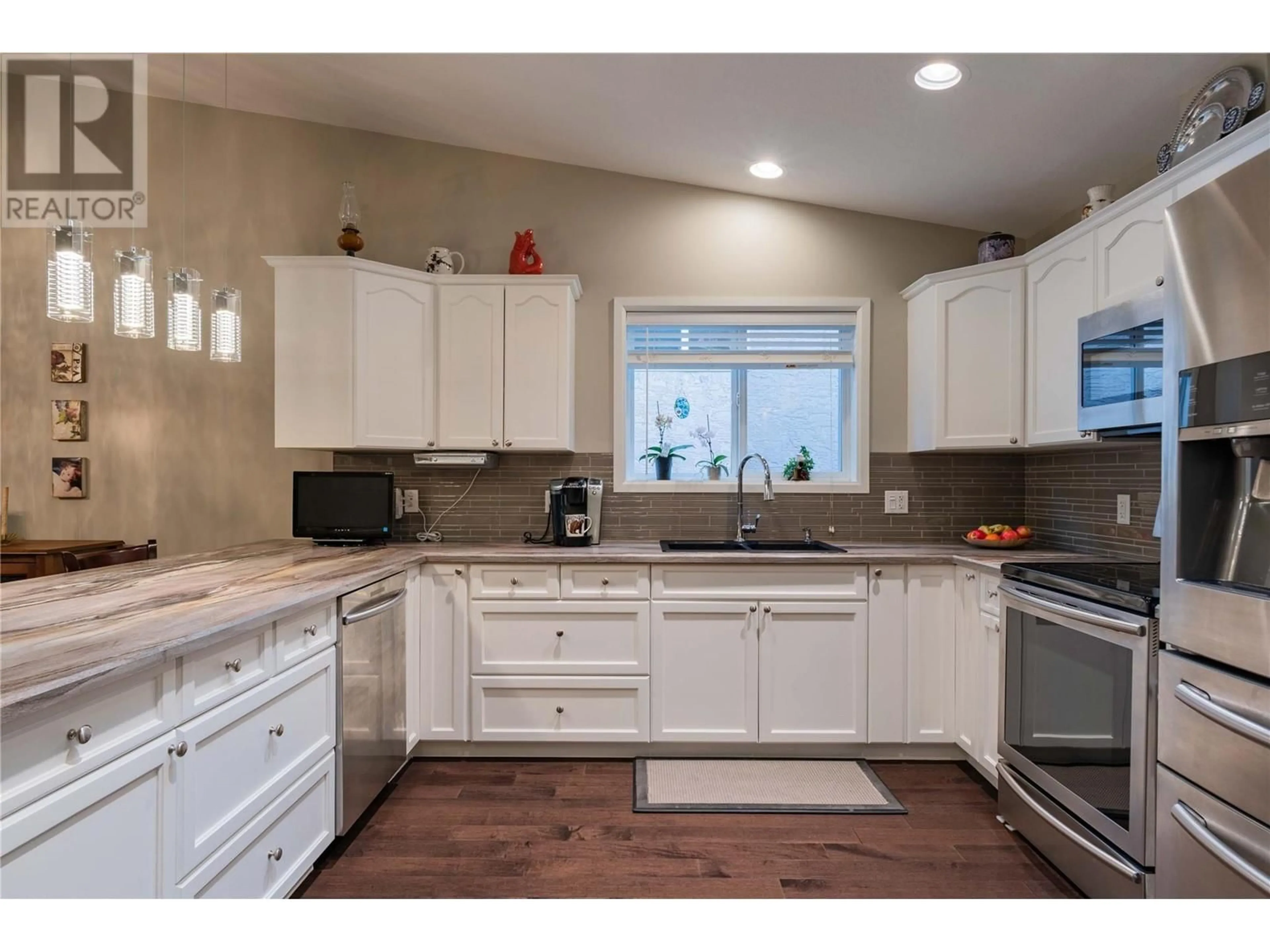 Open concept kitchen, ceramic/tile floor for 8102 BIRCHWOOD DRIVE, Trail British Columbia V1R4Y3