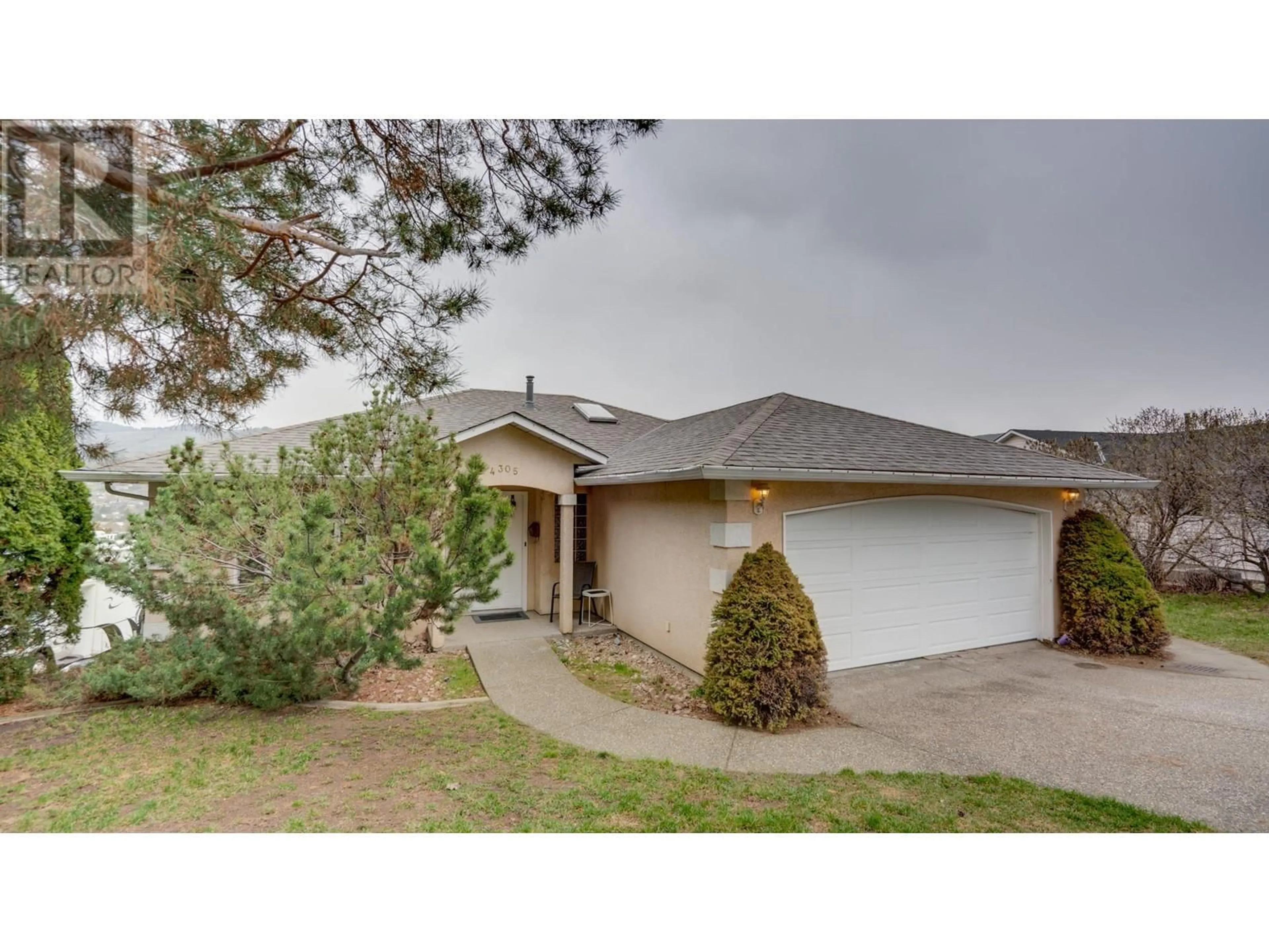 A pic from outside/outdoor area/front of a property/back of a property/a pic from drone, street for 4305 WESTVIEW DRIVE, Vernon British Columbia V1T9B2