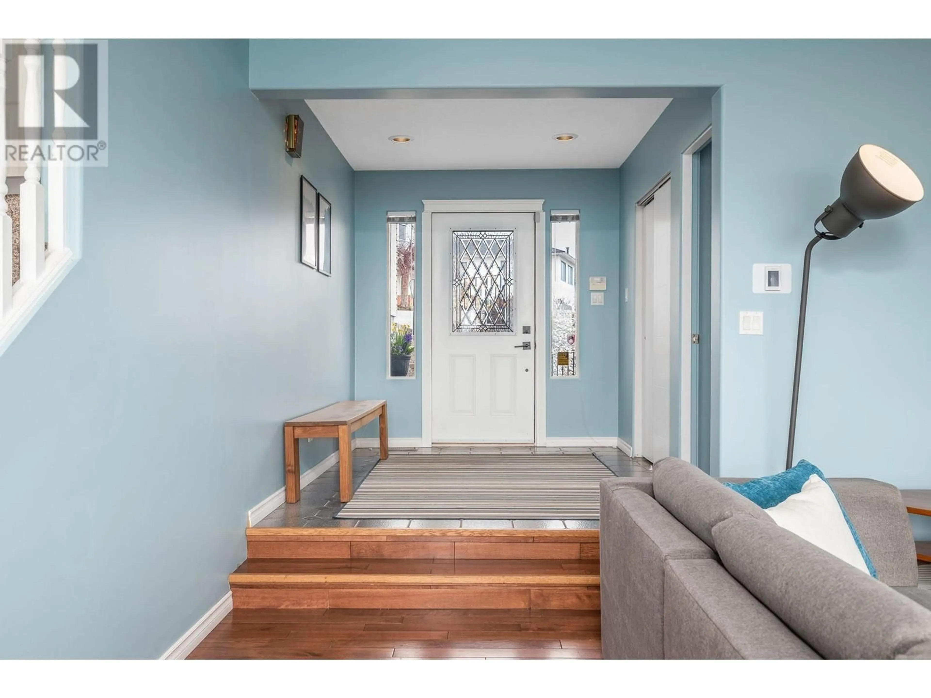 Indoor entryway for 308 SUNSHINE PLACE, Vernon British Columbia V1B2Y3