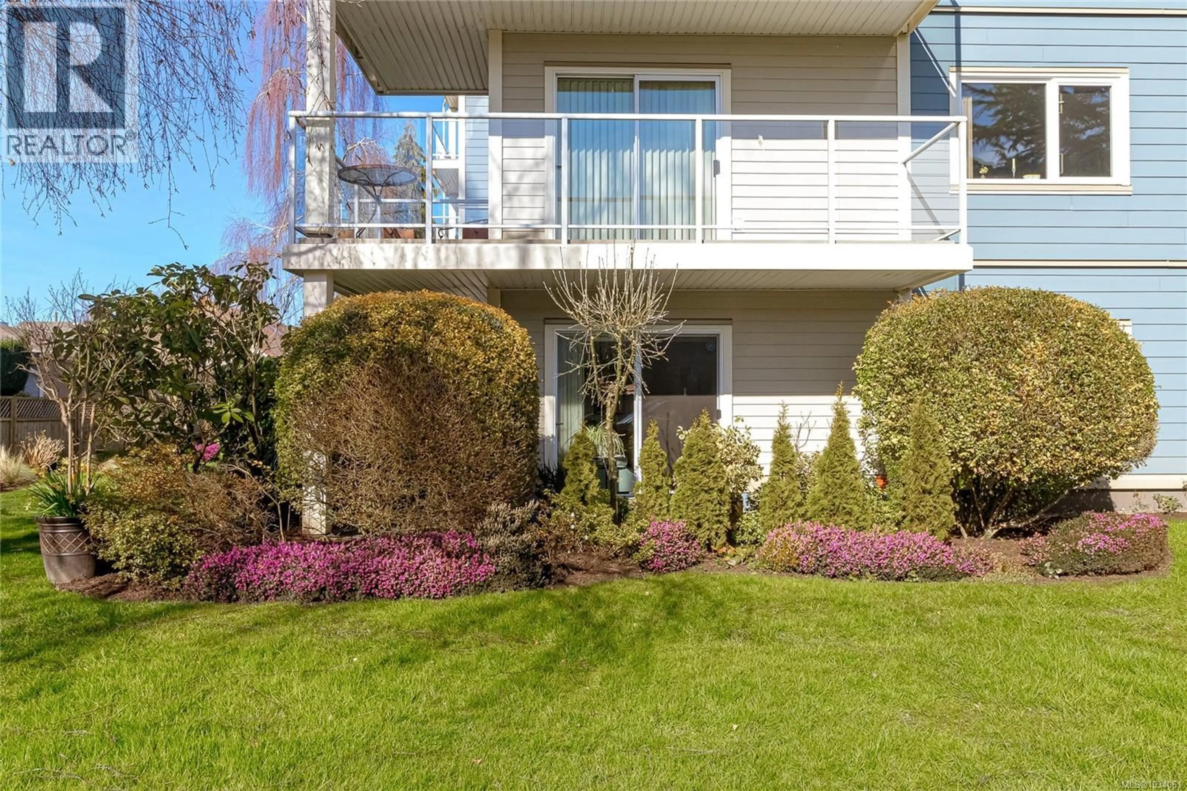 Patio, street for 102 - 2360 JAMES WHITE BOULEVARD, Sidney British Columbia V8L1Z7