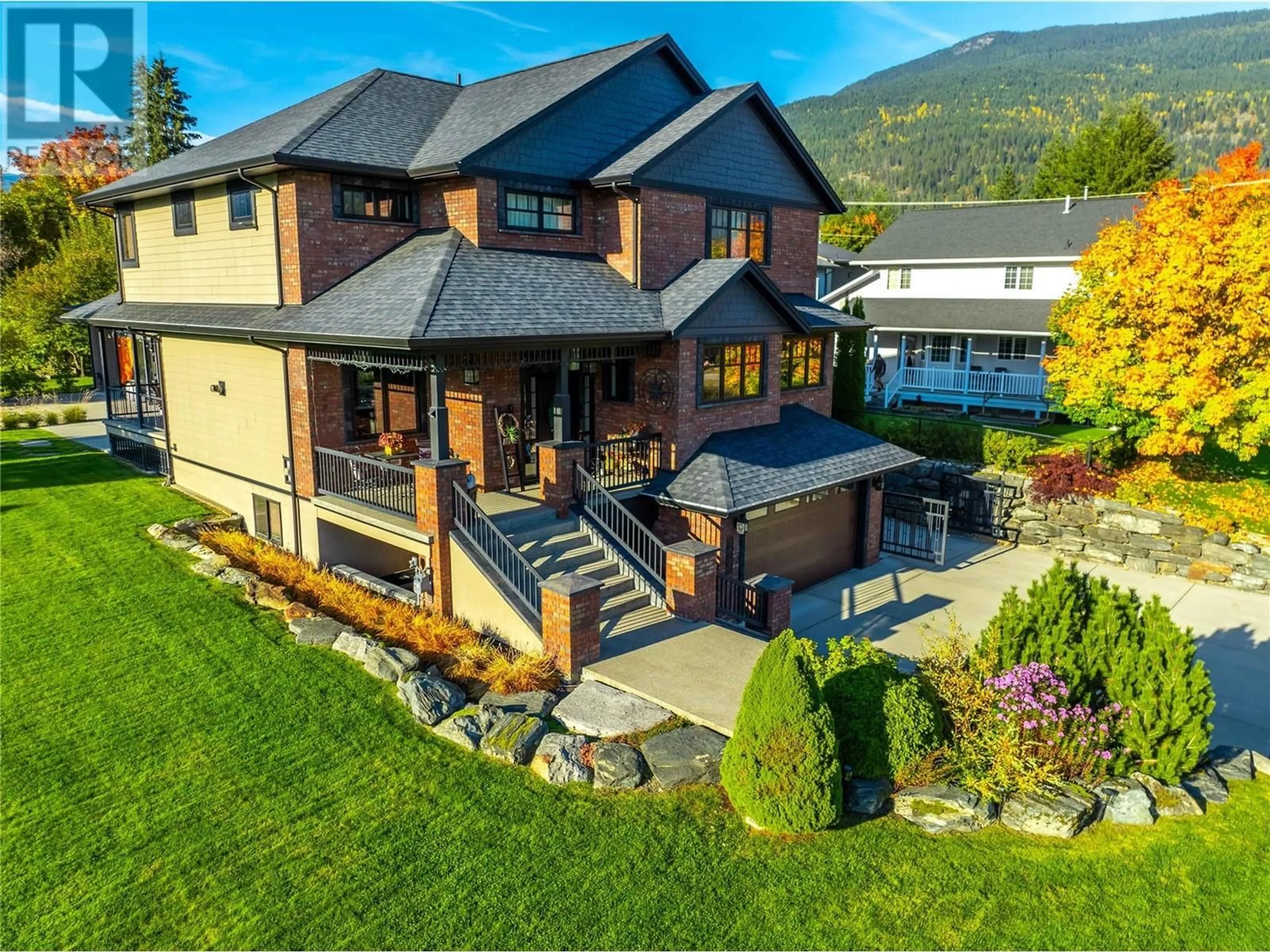 A pic from outside/outdoor area/front of a property/back of a property/a pic from drone, mountain view for 905 EDWARD STREET, Revelstoke British Columbia V0E2S0