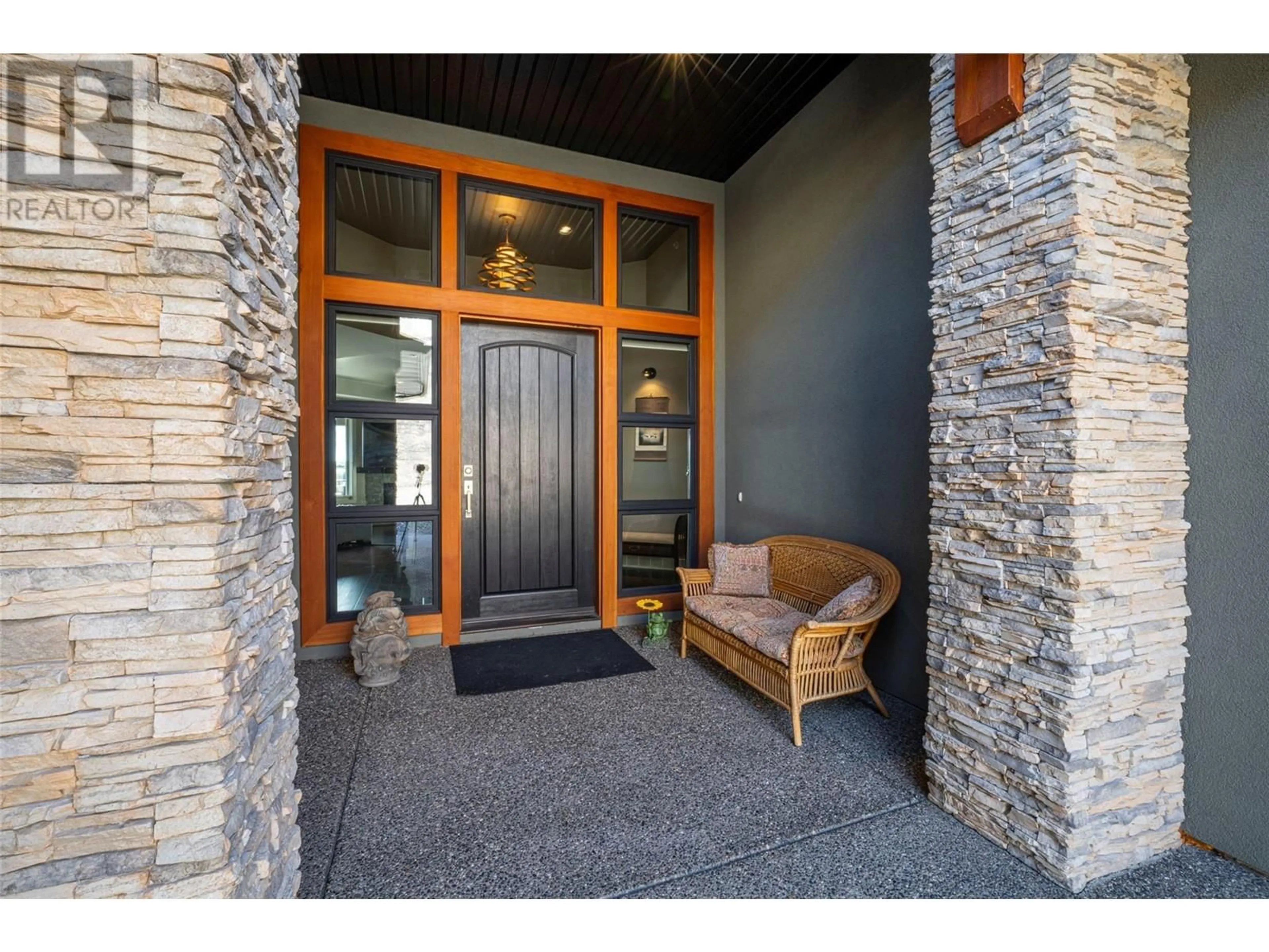 Indoor entryway for 4134 CAMELBACK WAY, Vernon British Columbia V1T9W4