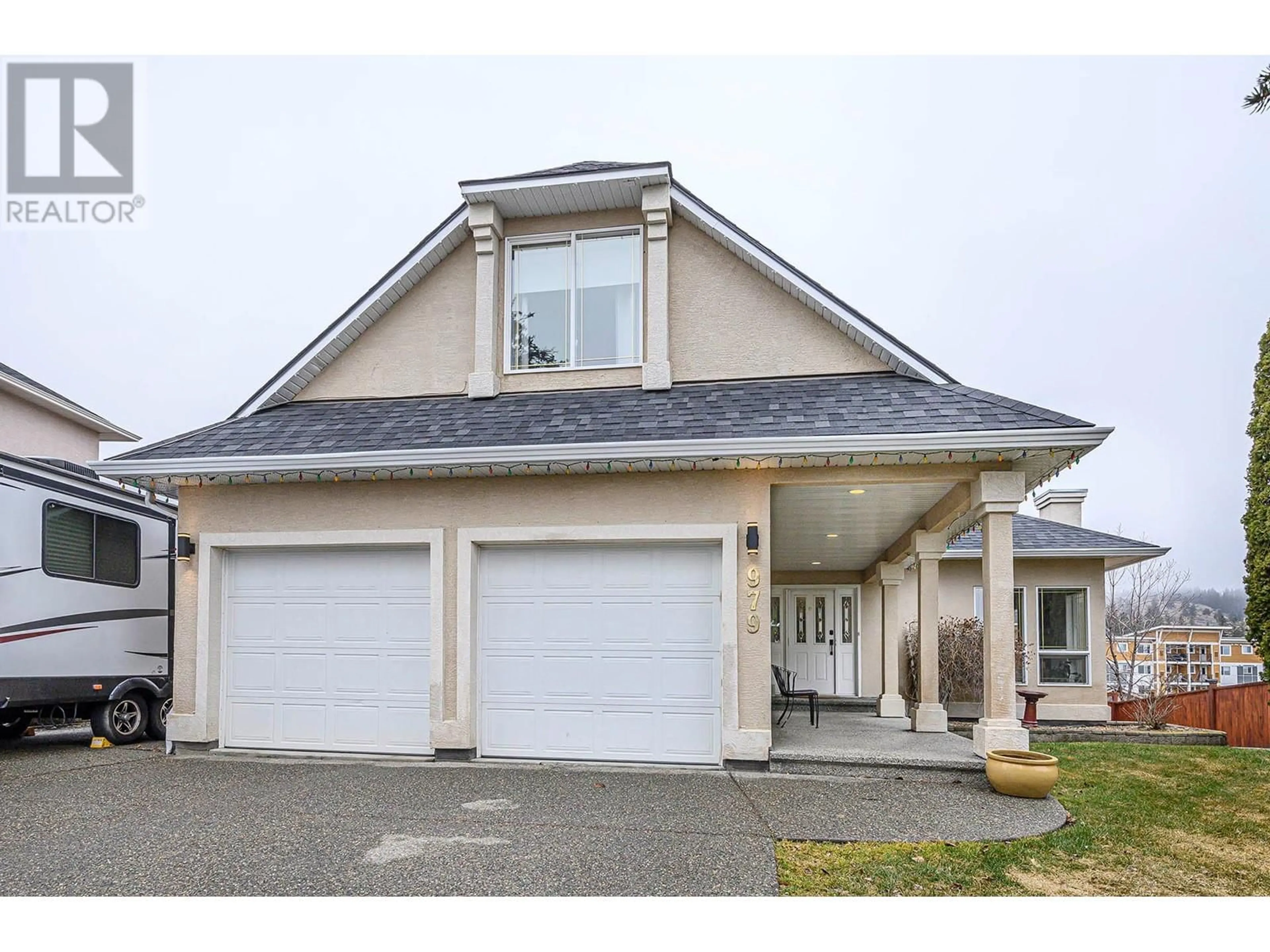 Home with vinyl exterior material, street for 979 REGENT CRESCENT, Kamloops British Columbia V1S1W9